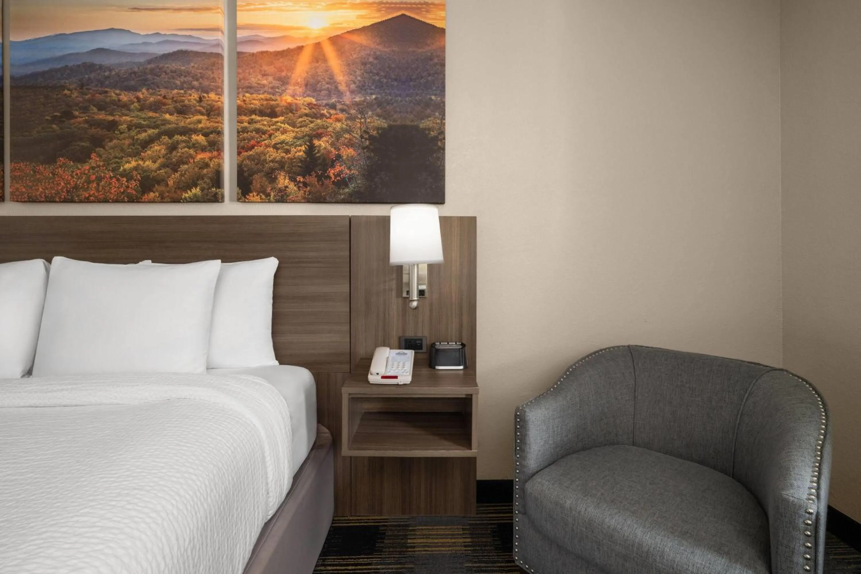 Photo of the whole room, Bed in Days Inn by Wyndham Canton