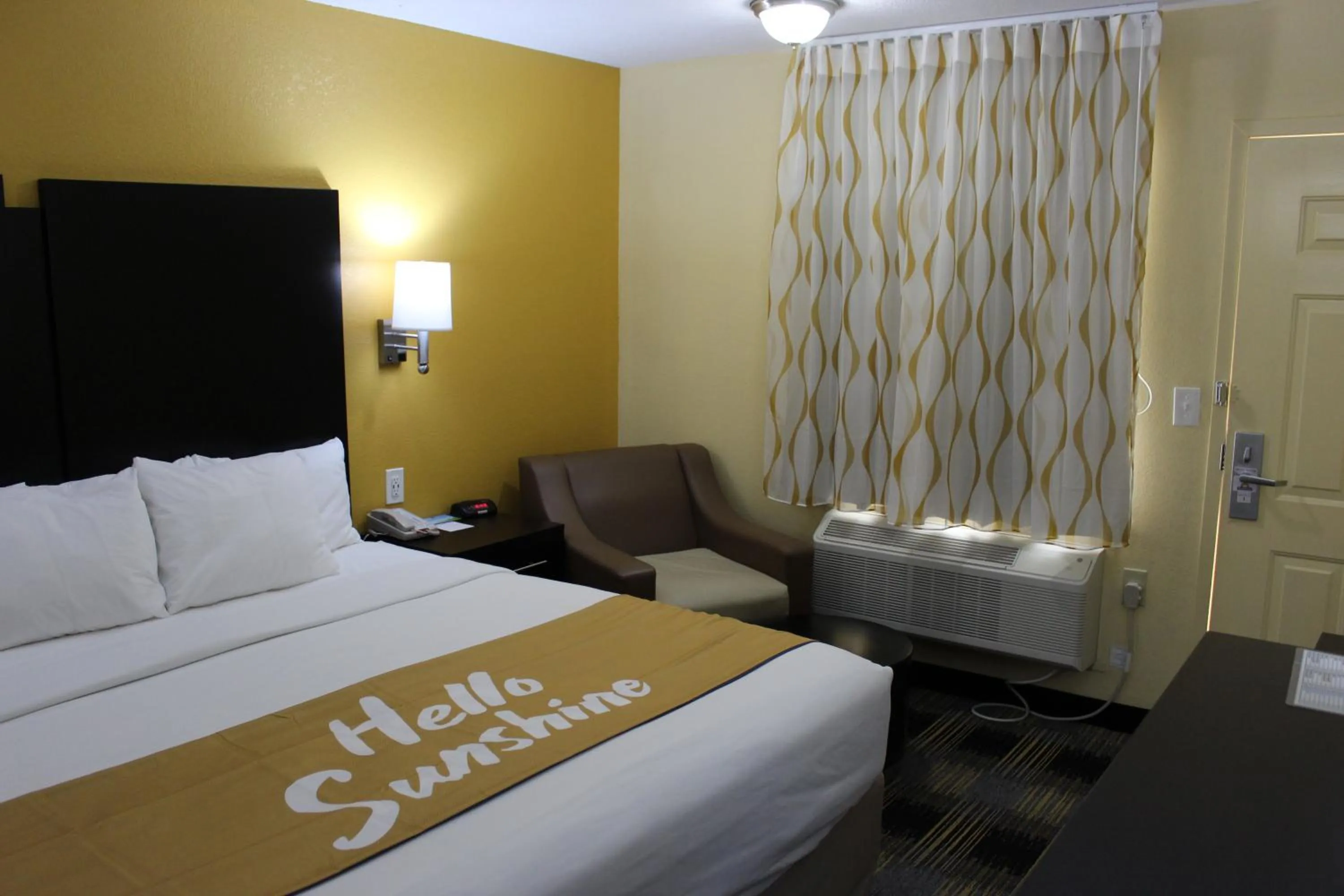 Breakfast, Bed in Days Inn by Wyndham Canton