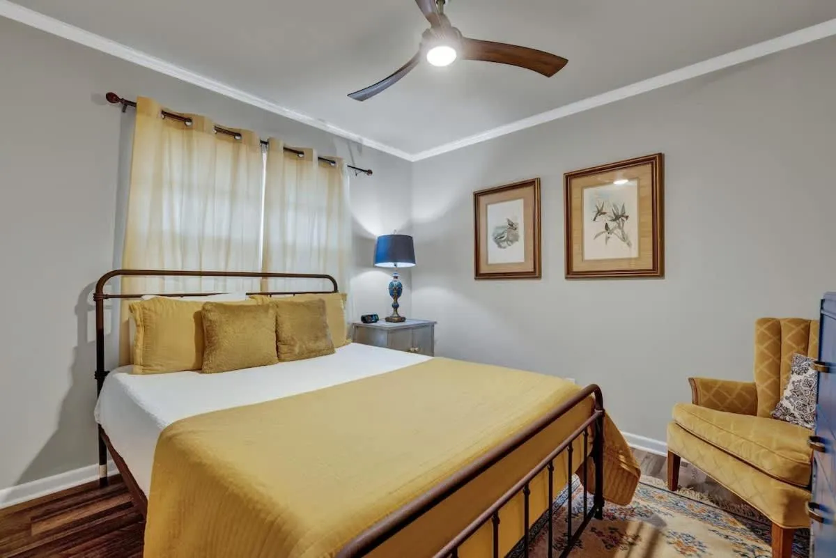 Bed in Fredericksburg Speakeasy