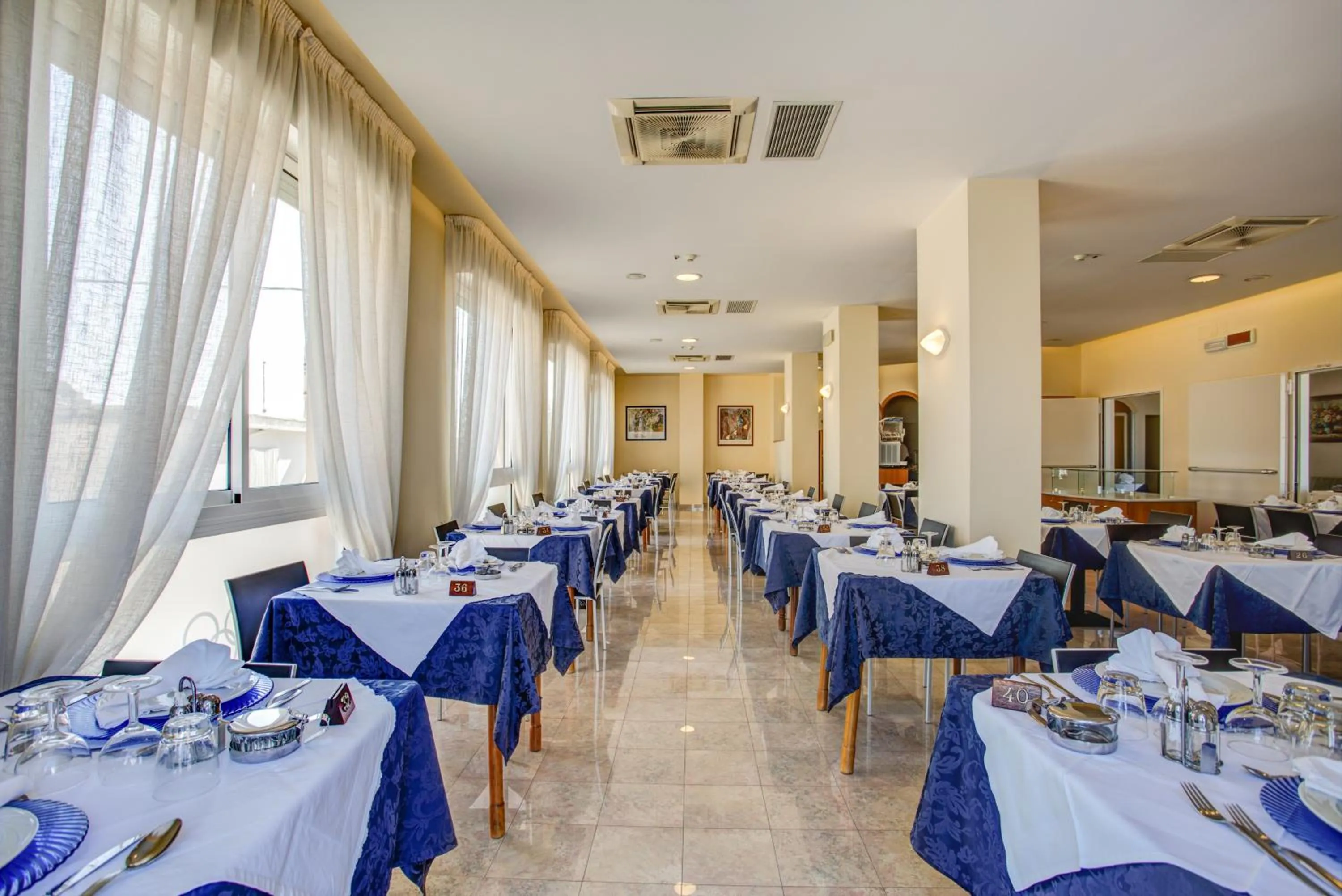 Restaurant/places to eat in Hotel Olympia
