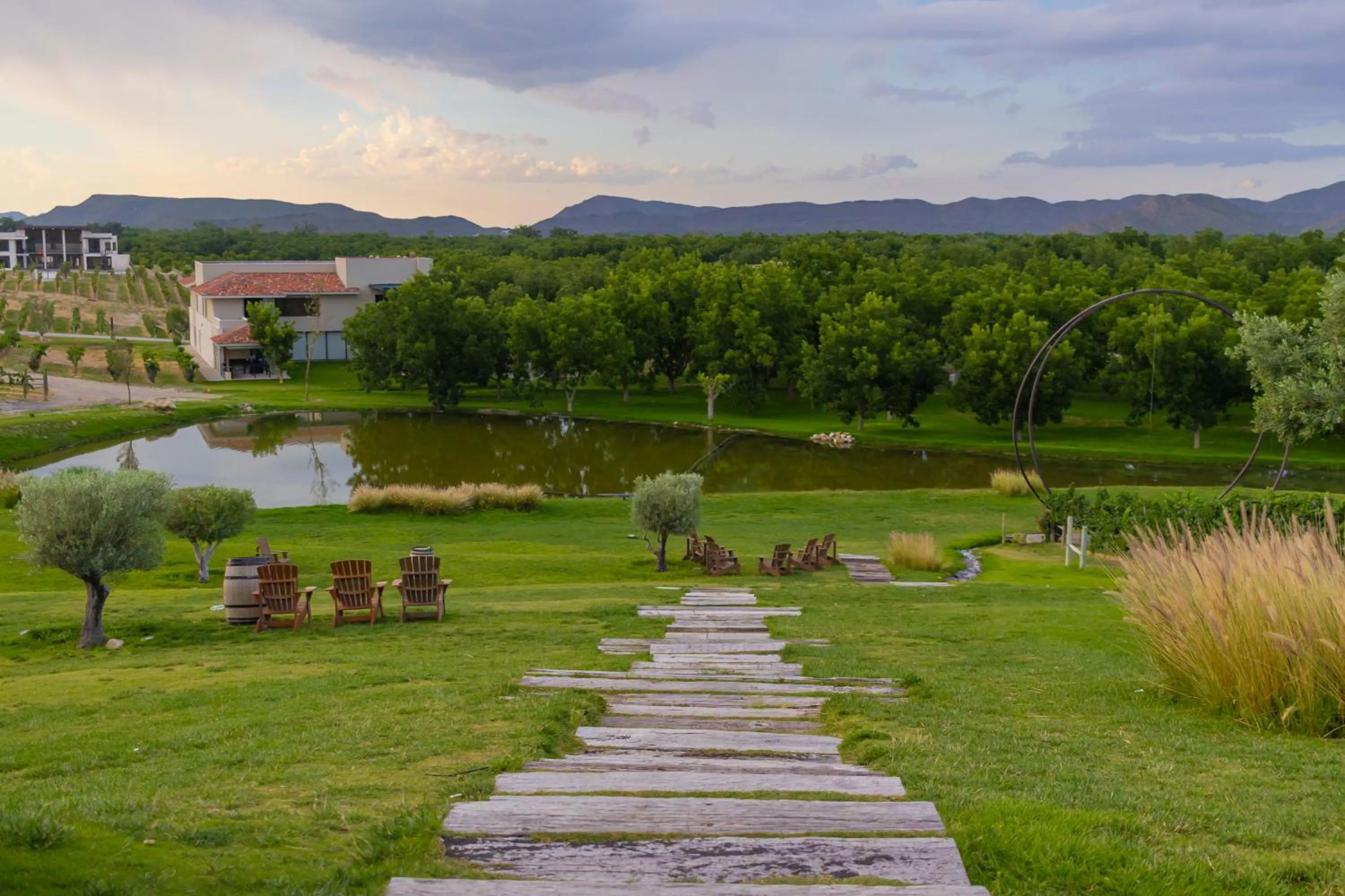 Lake view in Hotel Vinícola Parvada by Lumina