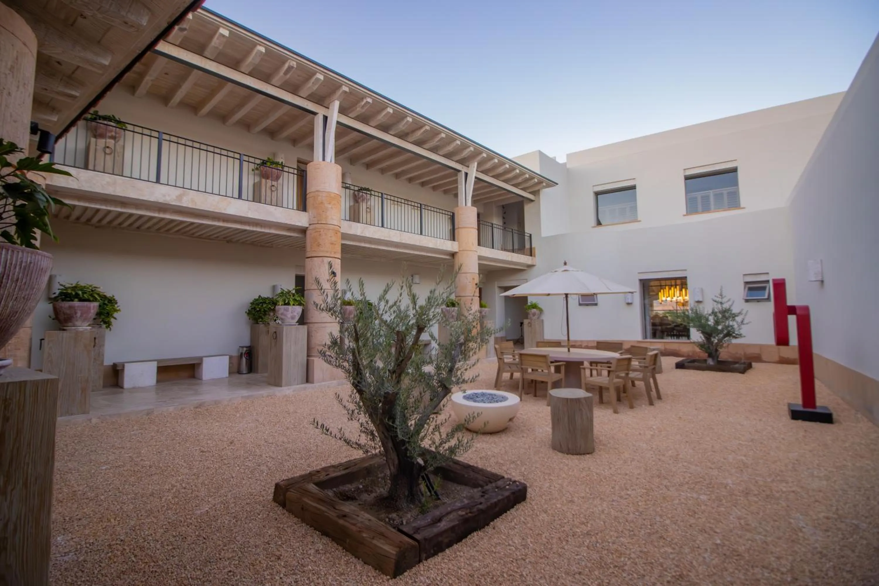 Property building in Hotel Vinícola Parvada by Lumina