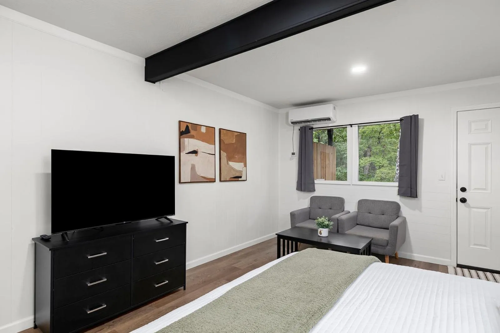 Bed in The Lofts on Indian Point - Near Silver Dollar City