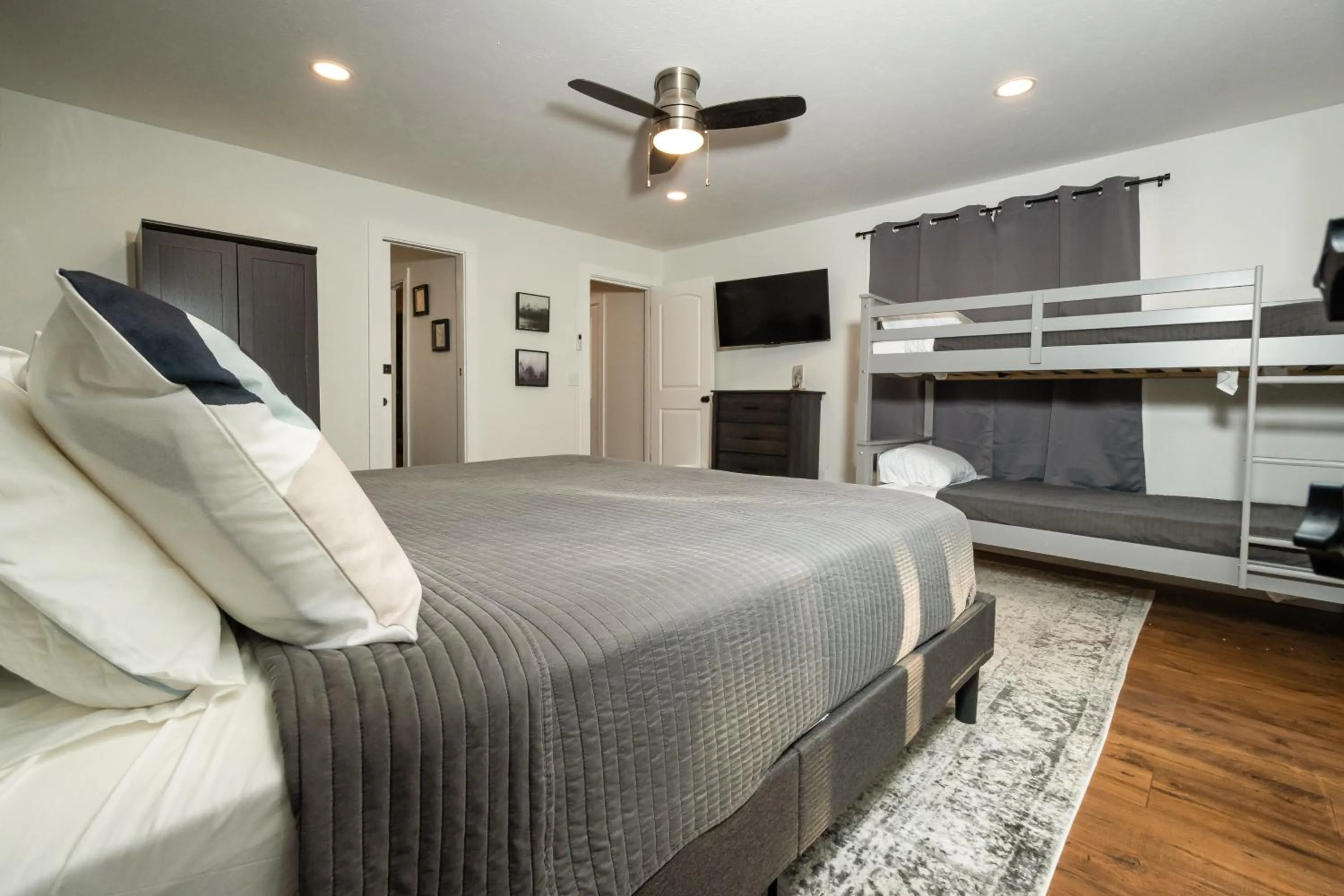 Bed in The Lofts on Indian Point - Near Silver Dollar City