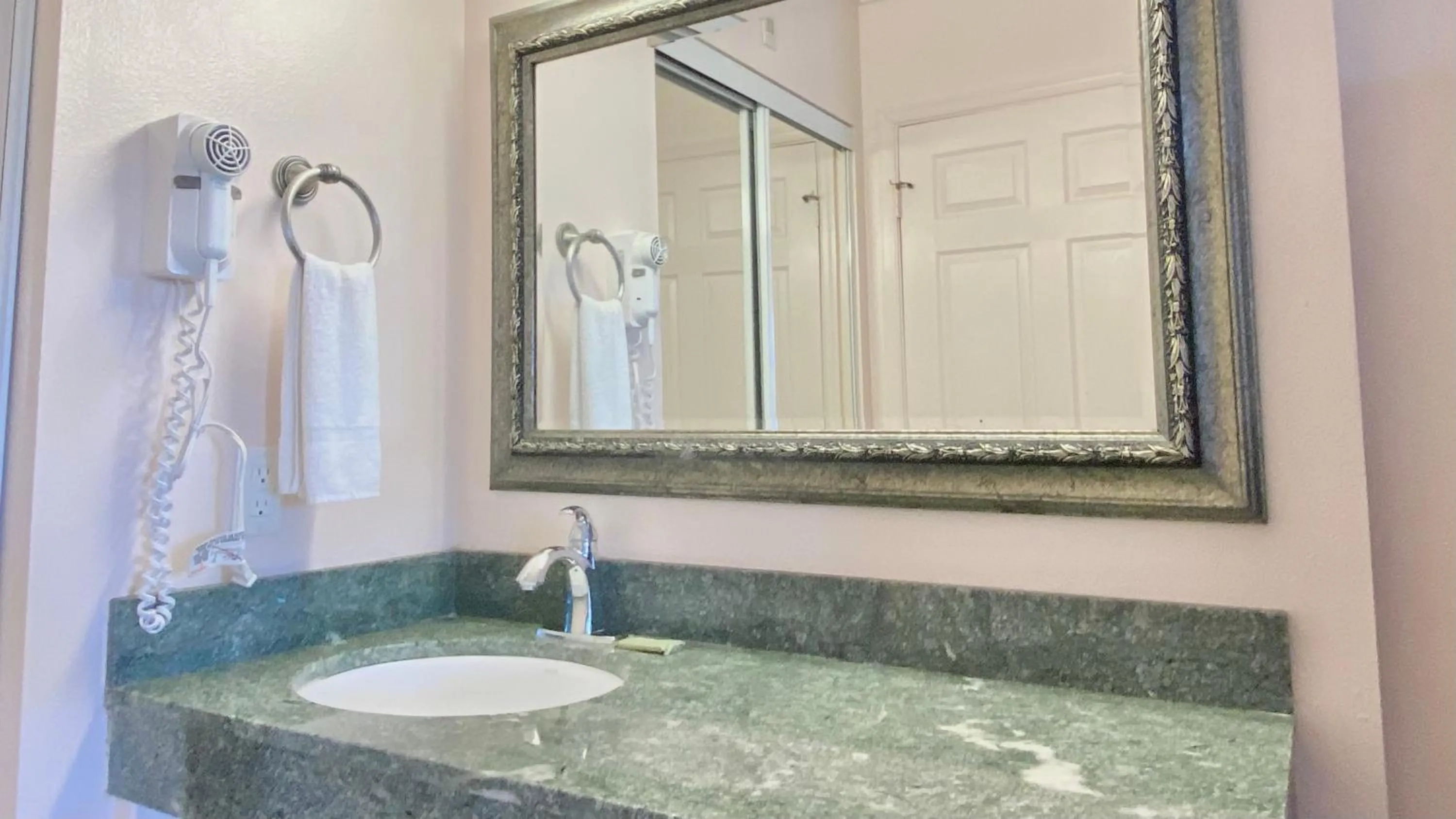 towels in Royal Inn Hotel