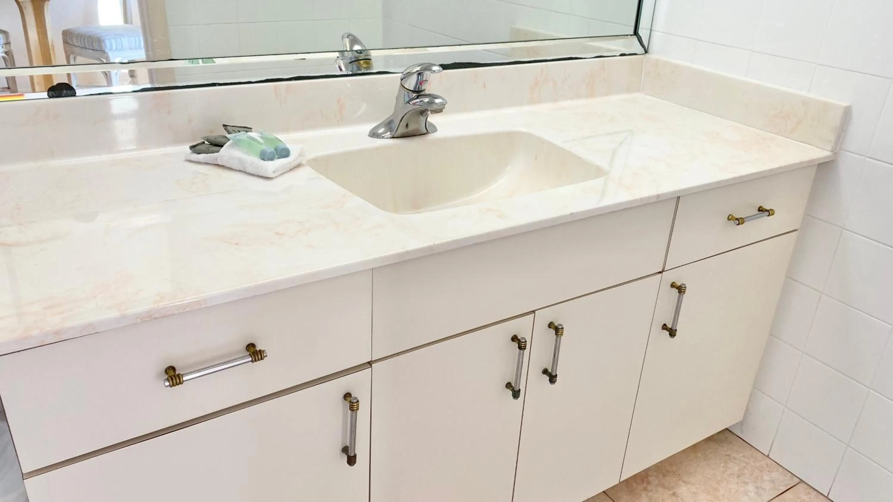 Bathroom in Royal Inn Hotel