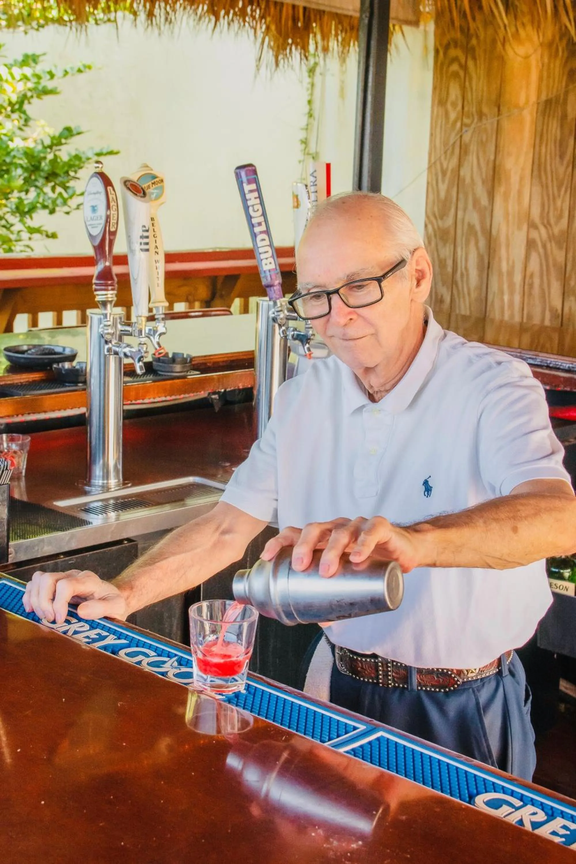 Restaurant/places to eat in Royal Inn Hotel