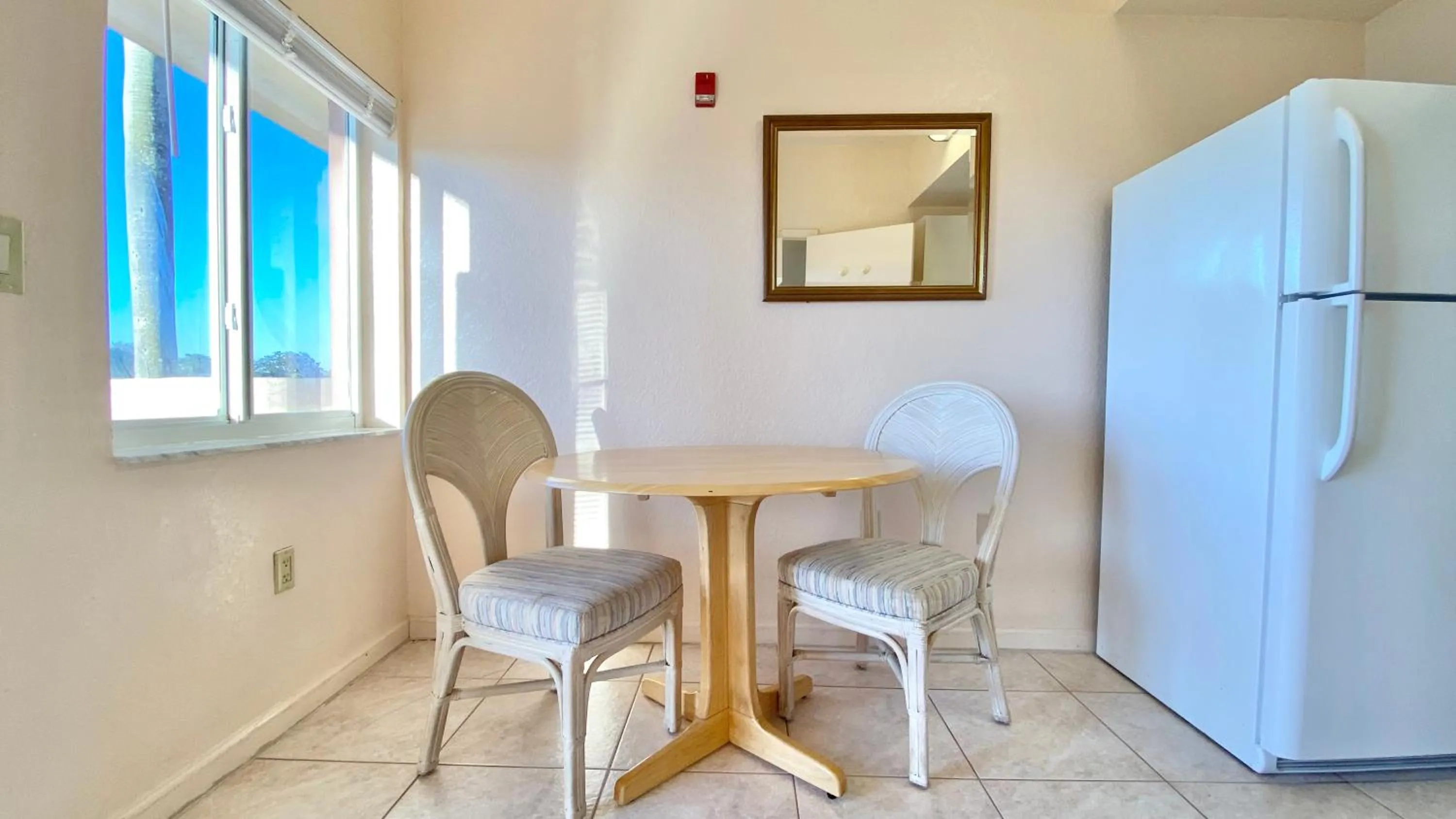 Dining area in Royal Inn Hotel