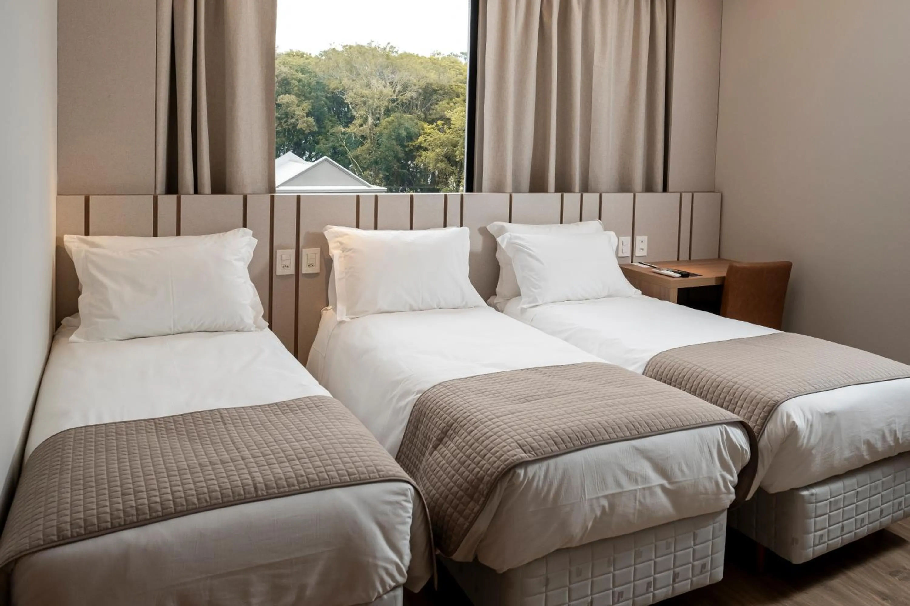 Bedroom, Bed in Plaza Hotel & Boulevard Convention - Vale dos Vinhedos