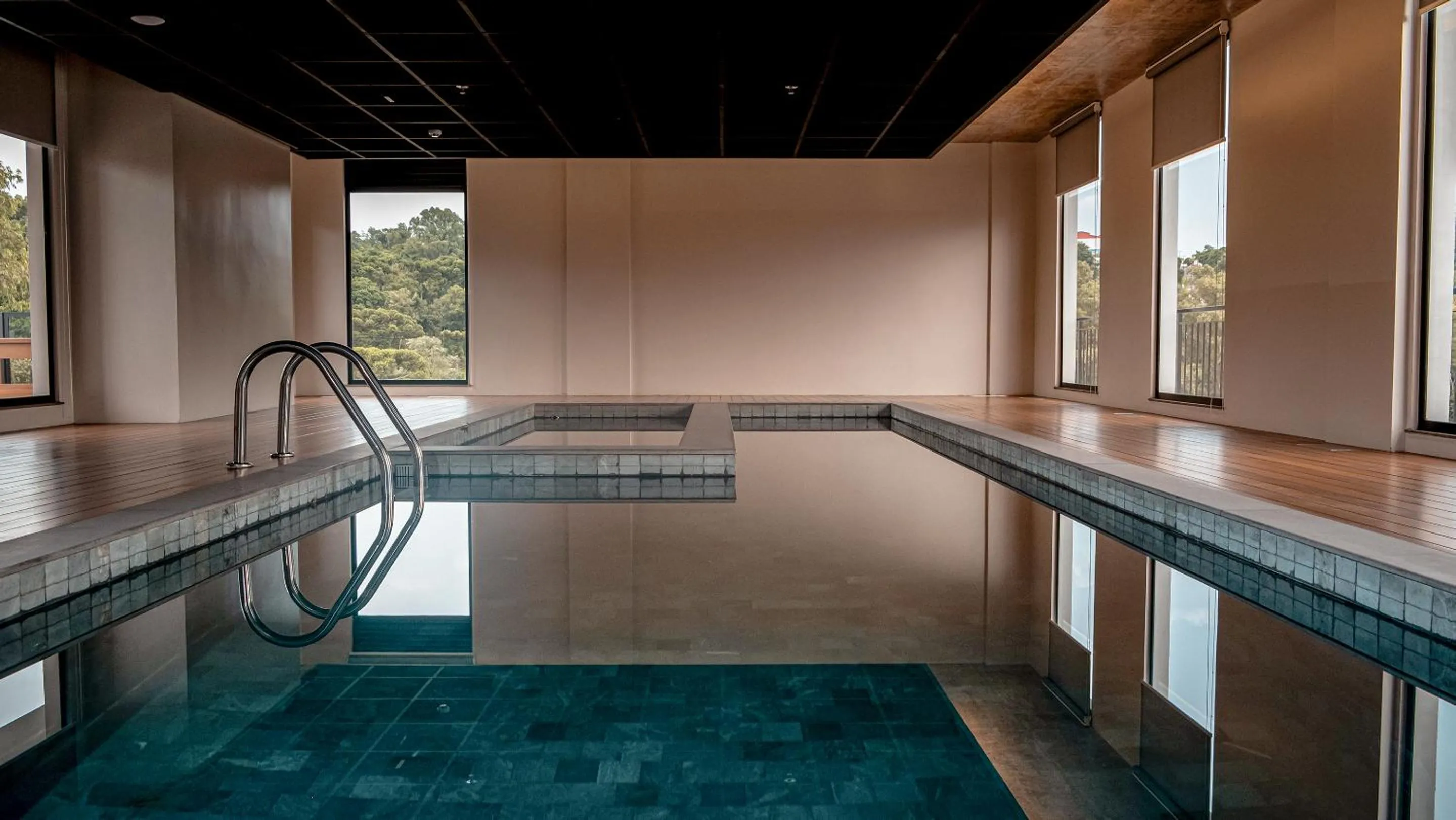 Swimming pool in Plaza Hotel & Boulevard Convention - Vale dos Vinhedos