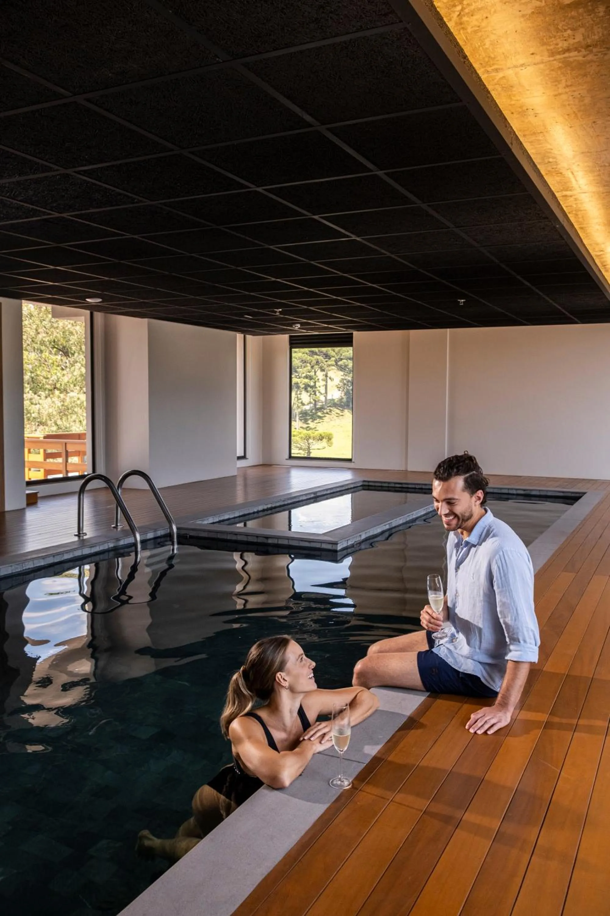 Swimming pool in Plaza Hotel & Boulevard Convention - Vale dos Vinhedos