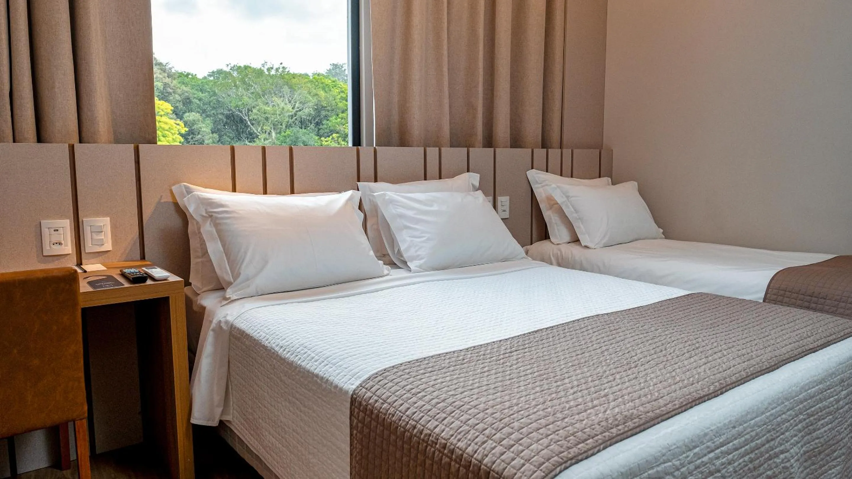 Bed in Plaza Hotel & Boulevard Convention - Vale dos Vinhedos