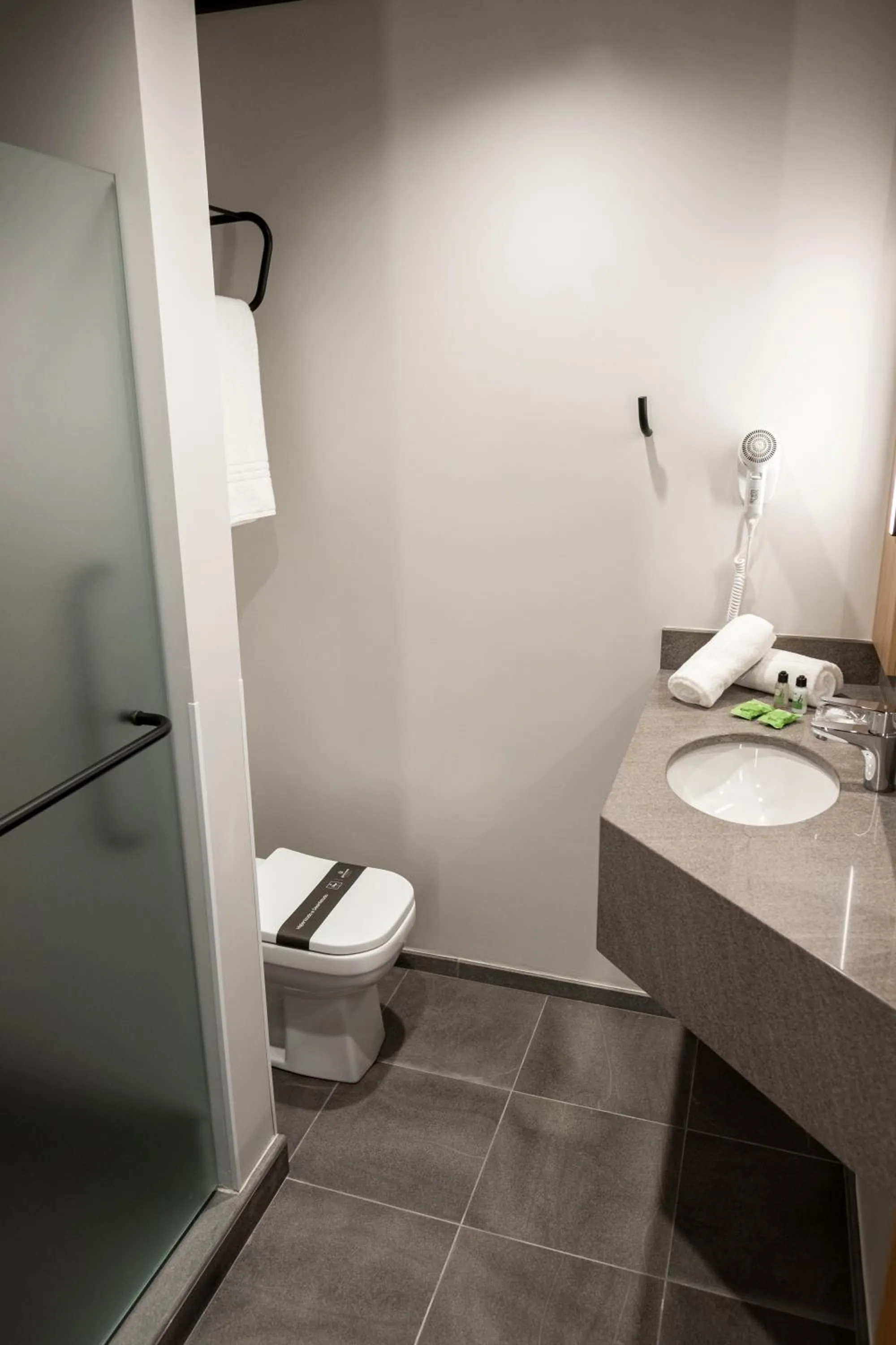 Bathroom in Plaza Hotel & Boulevard Convention - Vale dos Vinhedos