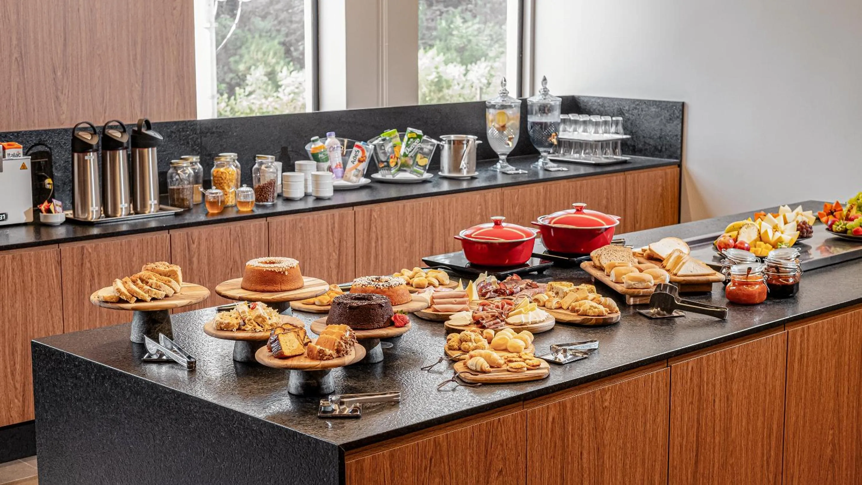 Breakfast in Plaza Hotel & Boulevard Convention - Vale dos Vinhedos