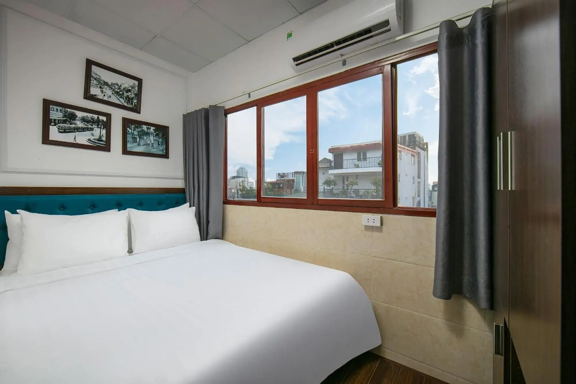 Deluxe Queen Room in Silk Hanoi Moment Hotel & Spa - Hanoi Old Quarter Deluxe Queen Room in Silk Hanoi Moment Hotel & Spa - Hanoi Old Quarter