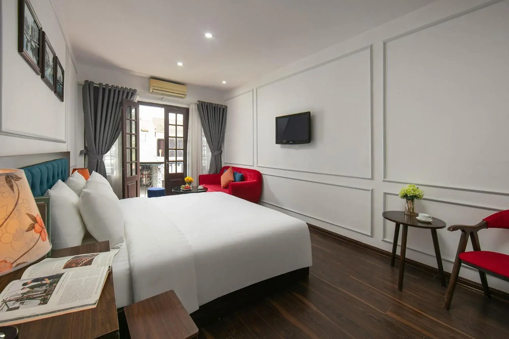 King Suite in Silk Hanoi Moment Hotel & Spa - Hanoi Old Quarter King Suite in Silk Hanoi Moment Hotel & Spa - Hanoi Old Quarter