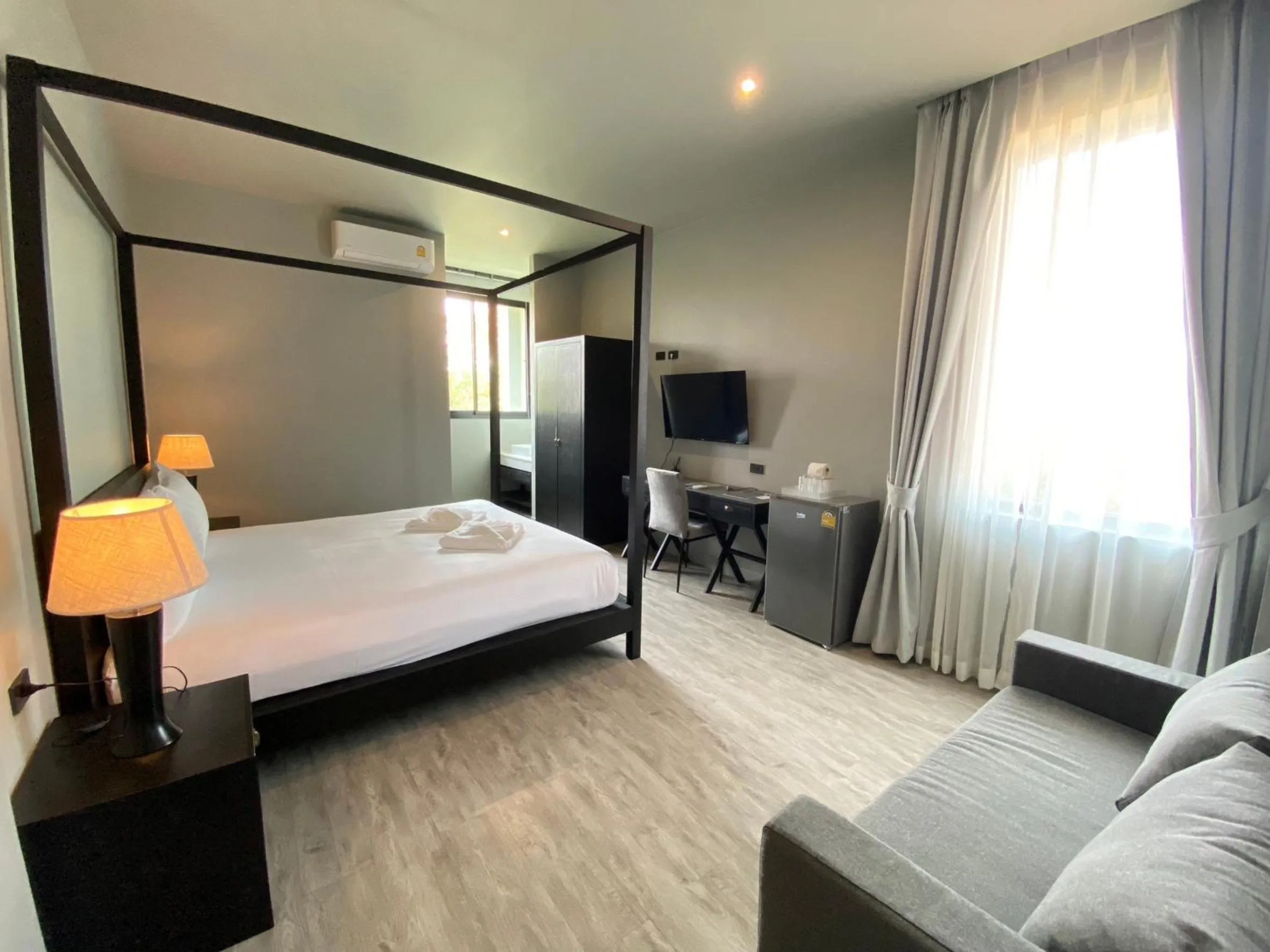 Photo of the whole room, Bed in O2 The Residence โอทู เดอะ เรสซิเดนซ์