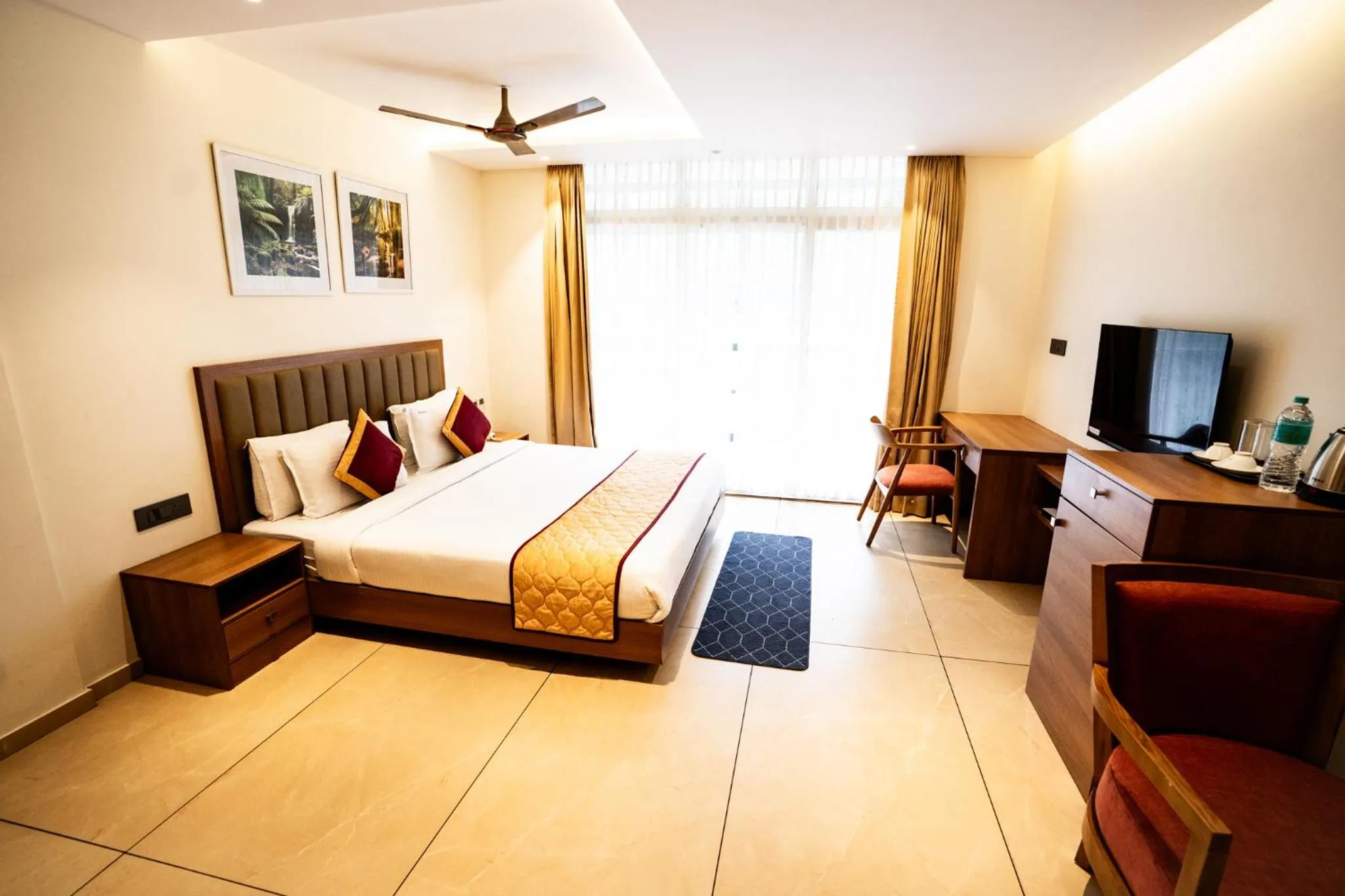 Property building, Bed in Bluemist Resorts