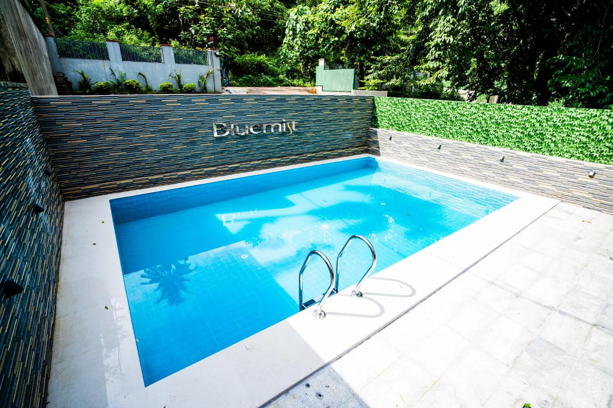 Swimming pool in Bluemist Resorts