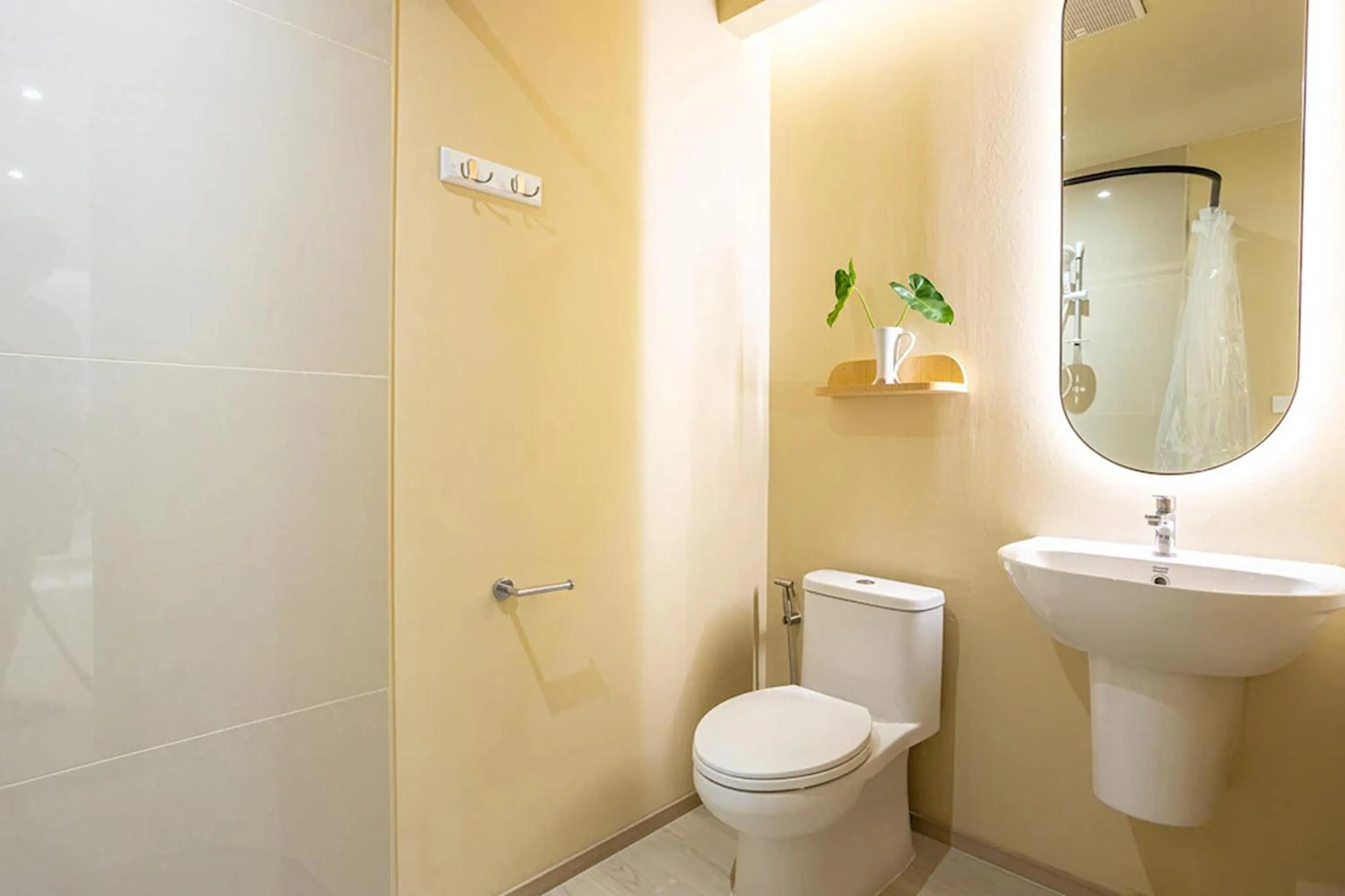 Shower in L MINITEL at Night Bazaar Chiangmai