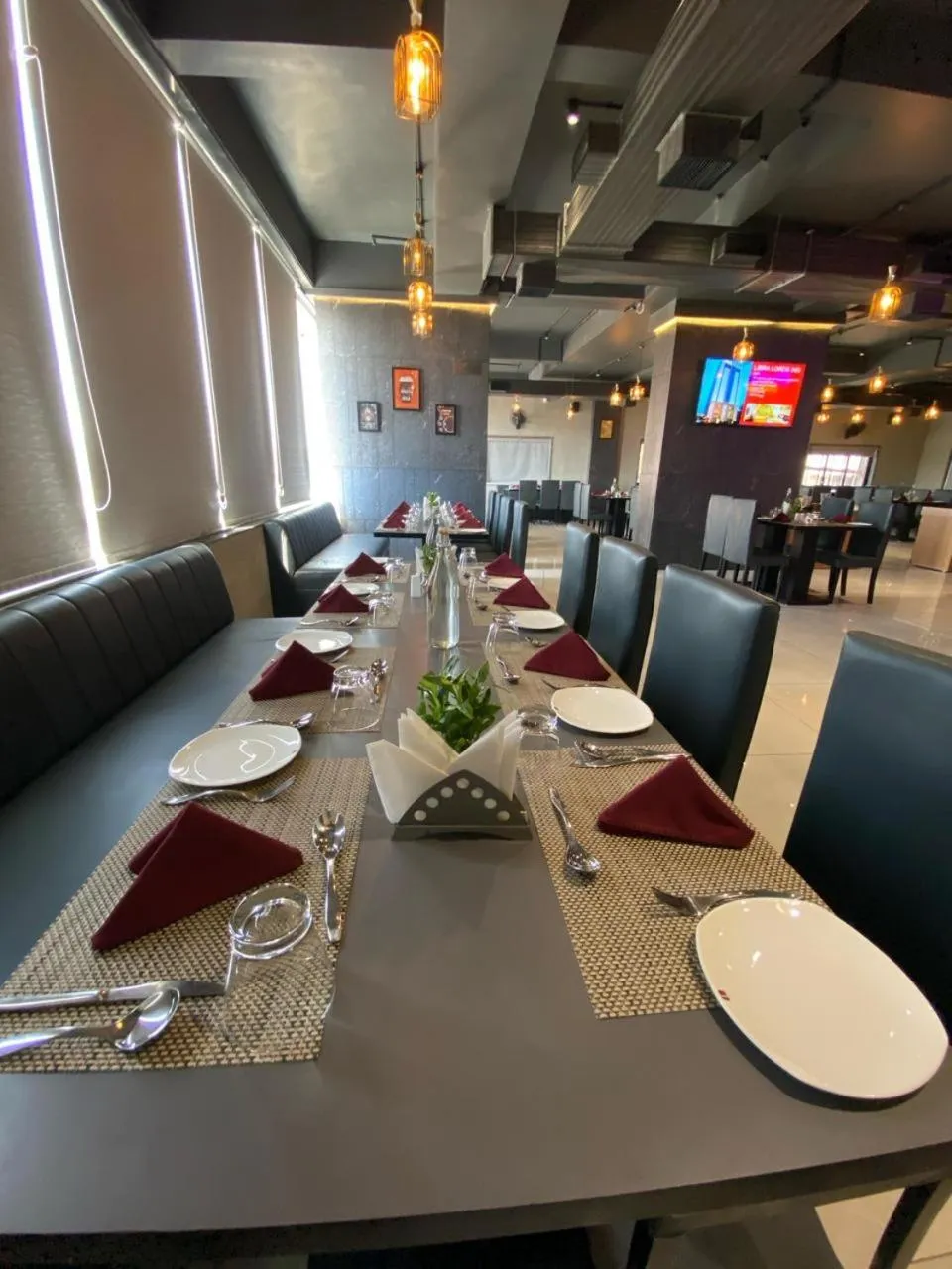 Restaurant/places to eat in Lords Eco Inn Navsari