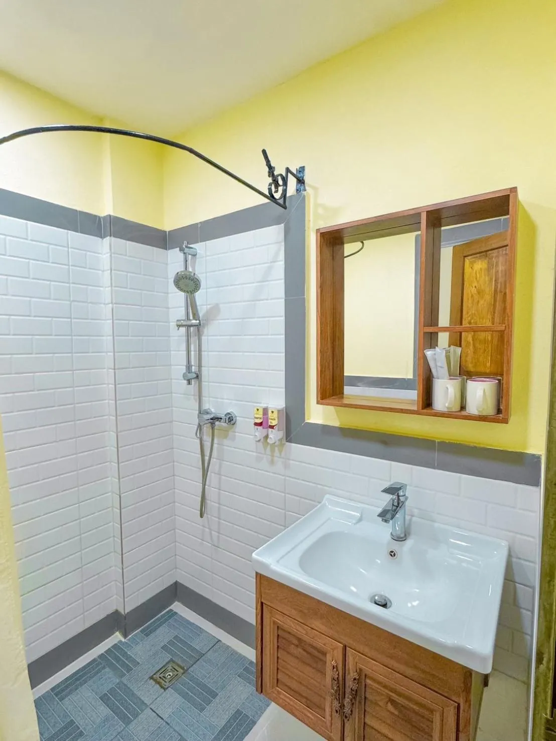 Shower in Luang Phasouk Hotel