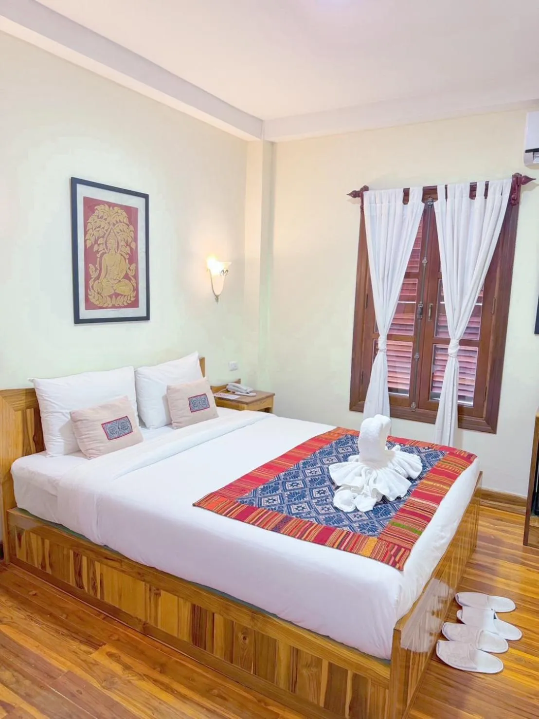 Bed in Luang Phasouk Hotel