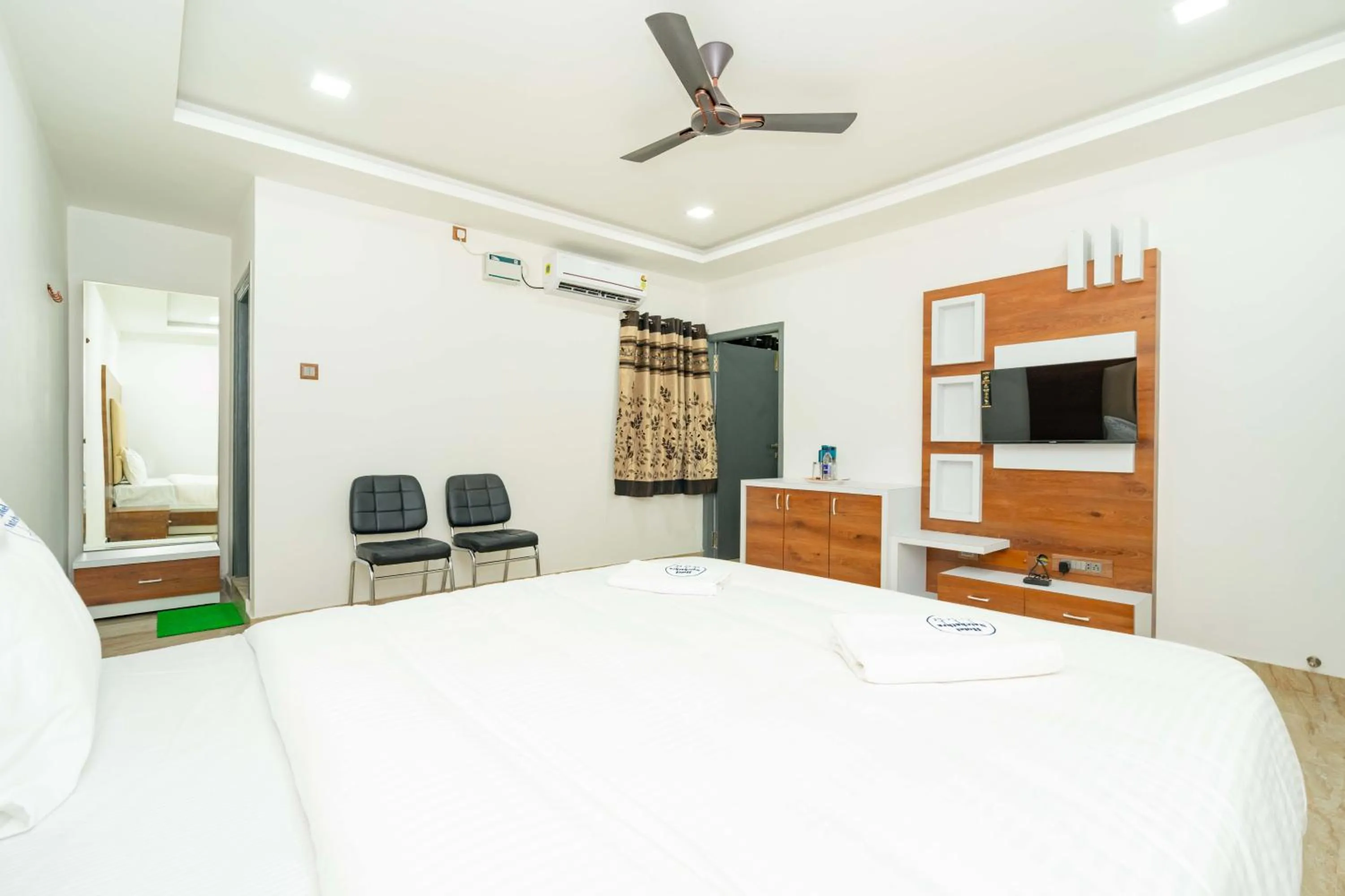 Bed in HOTEL NATCHATHRA