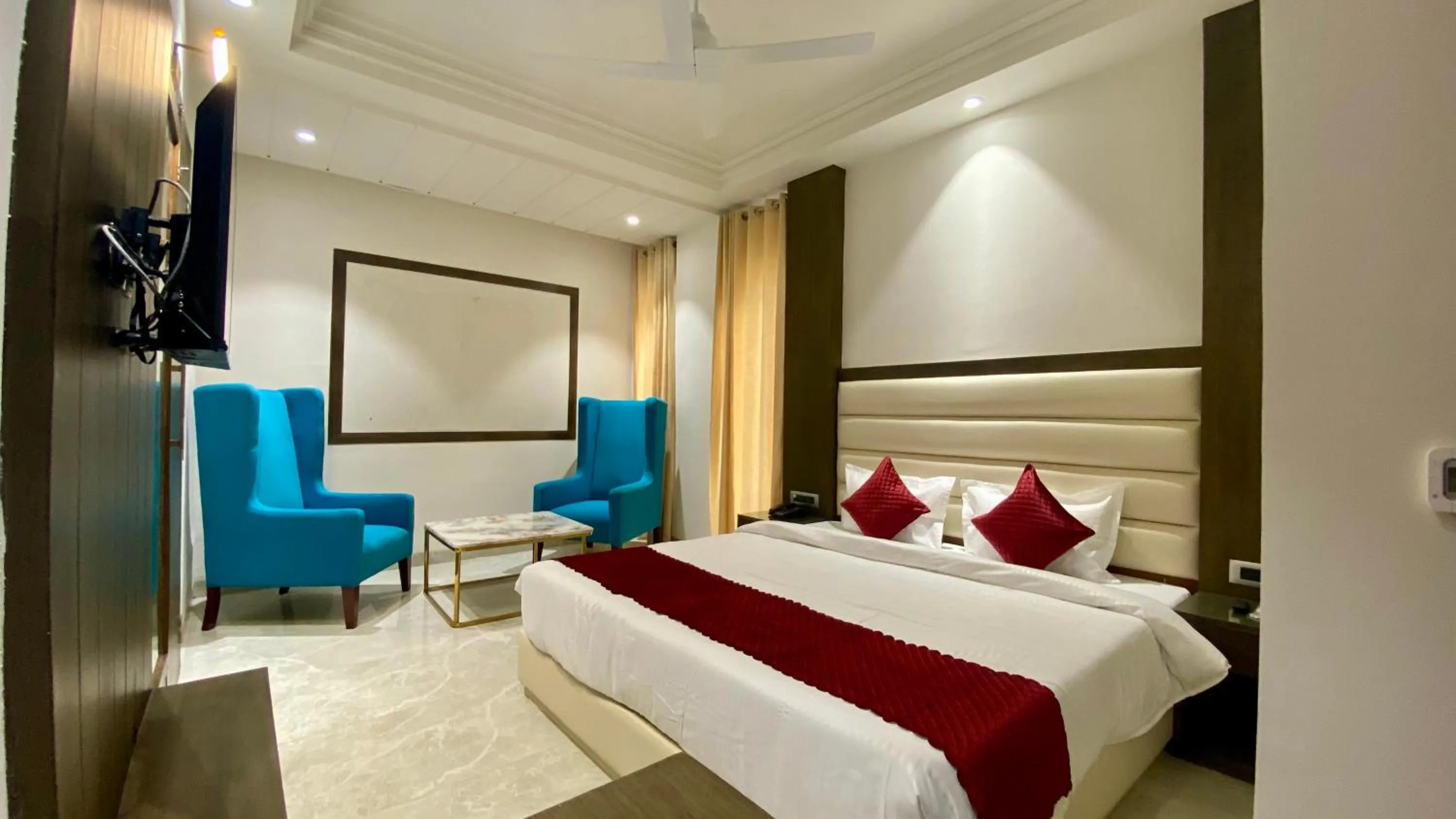 Bedroom, Bed in LUXE RESORTS - CENTRALLY HEATED AIR CONDITIONED HOTEL in THE HEART OF KASAULI