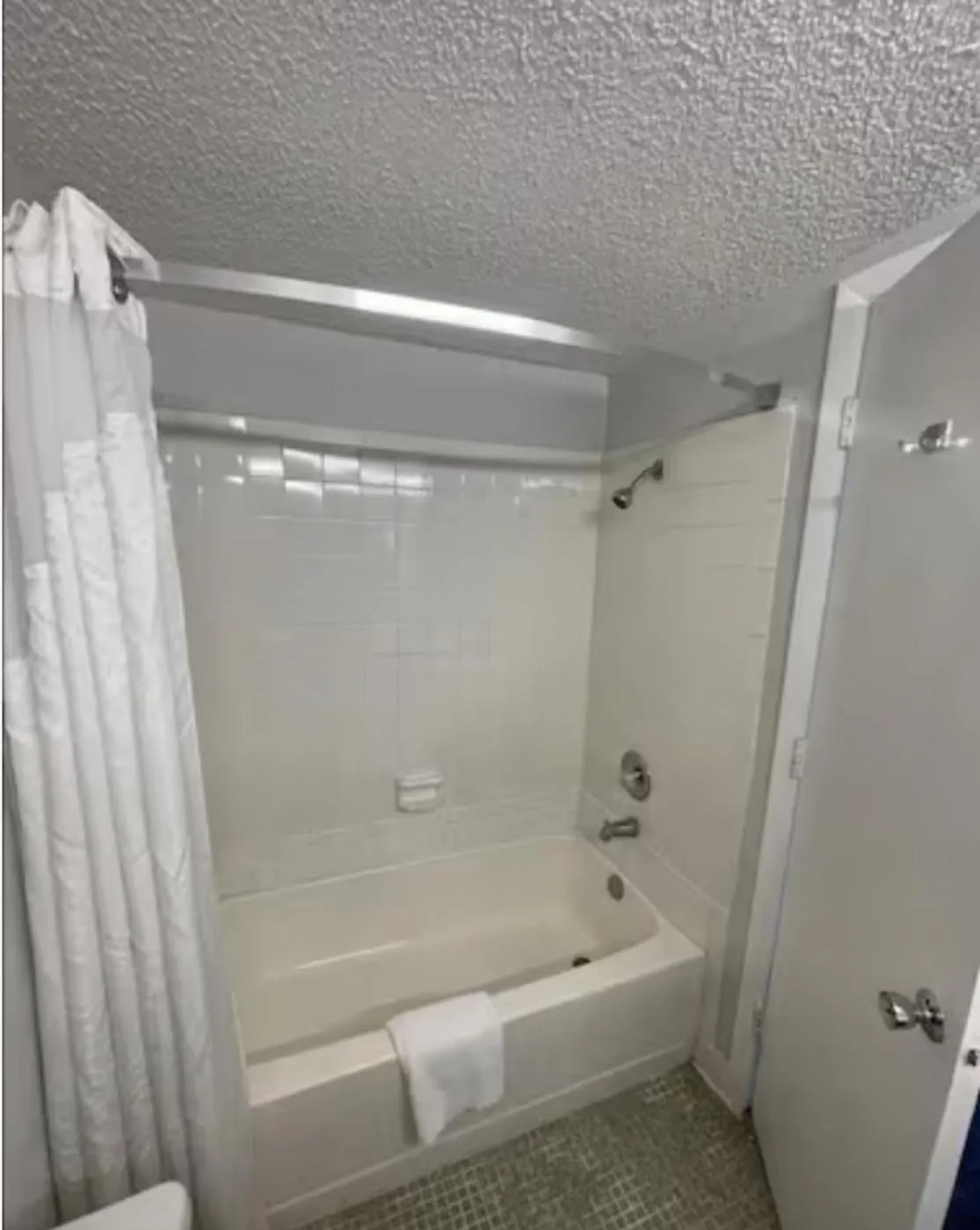 Bathroom in Oasis Hotel