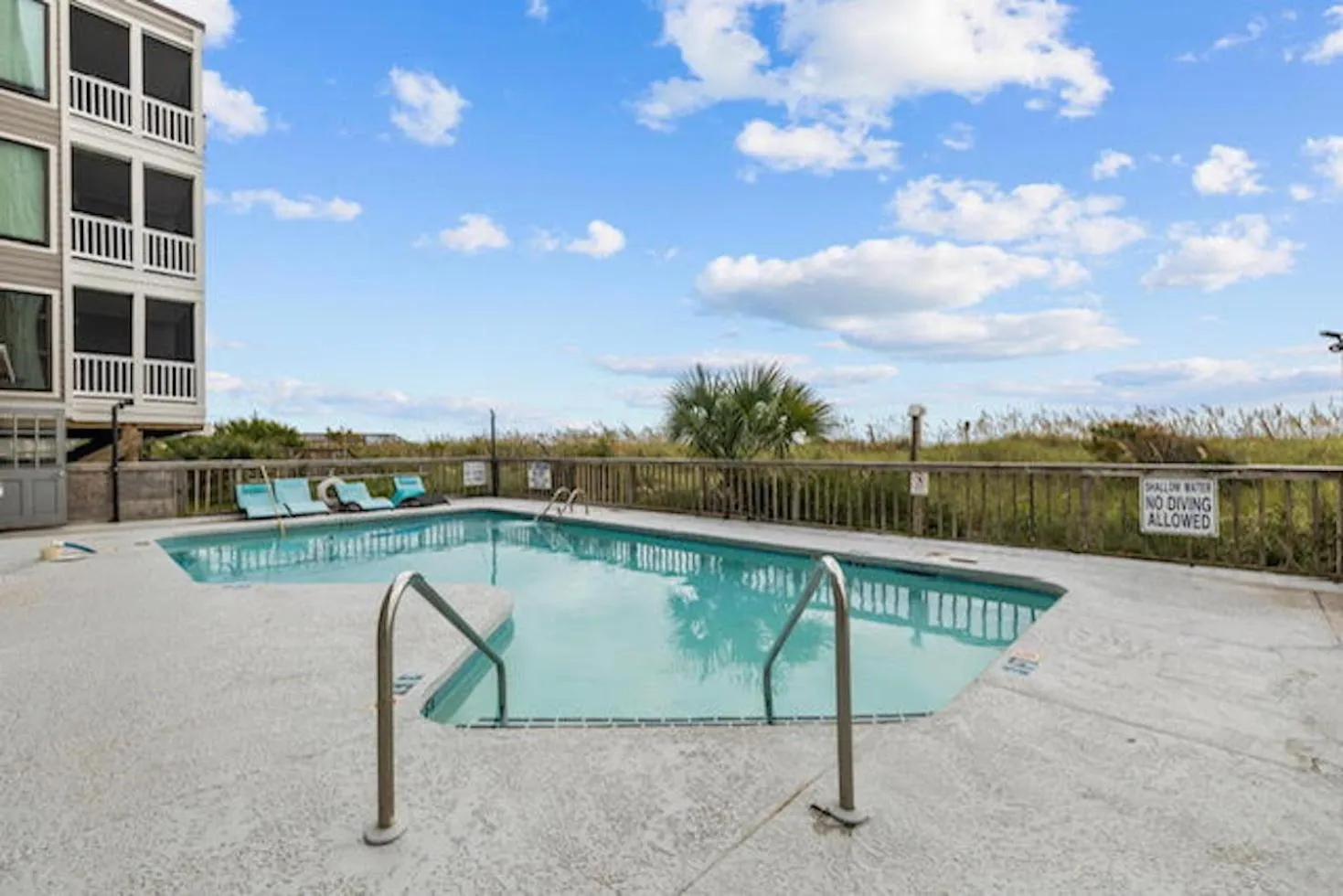 Swimming pool in Oasis Hotel