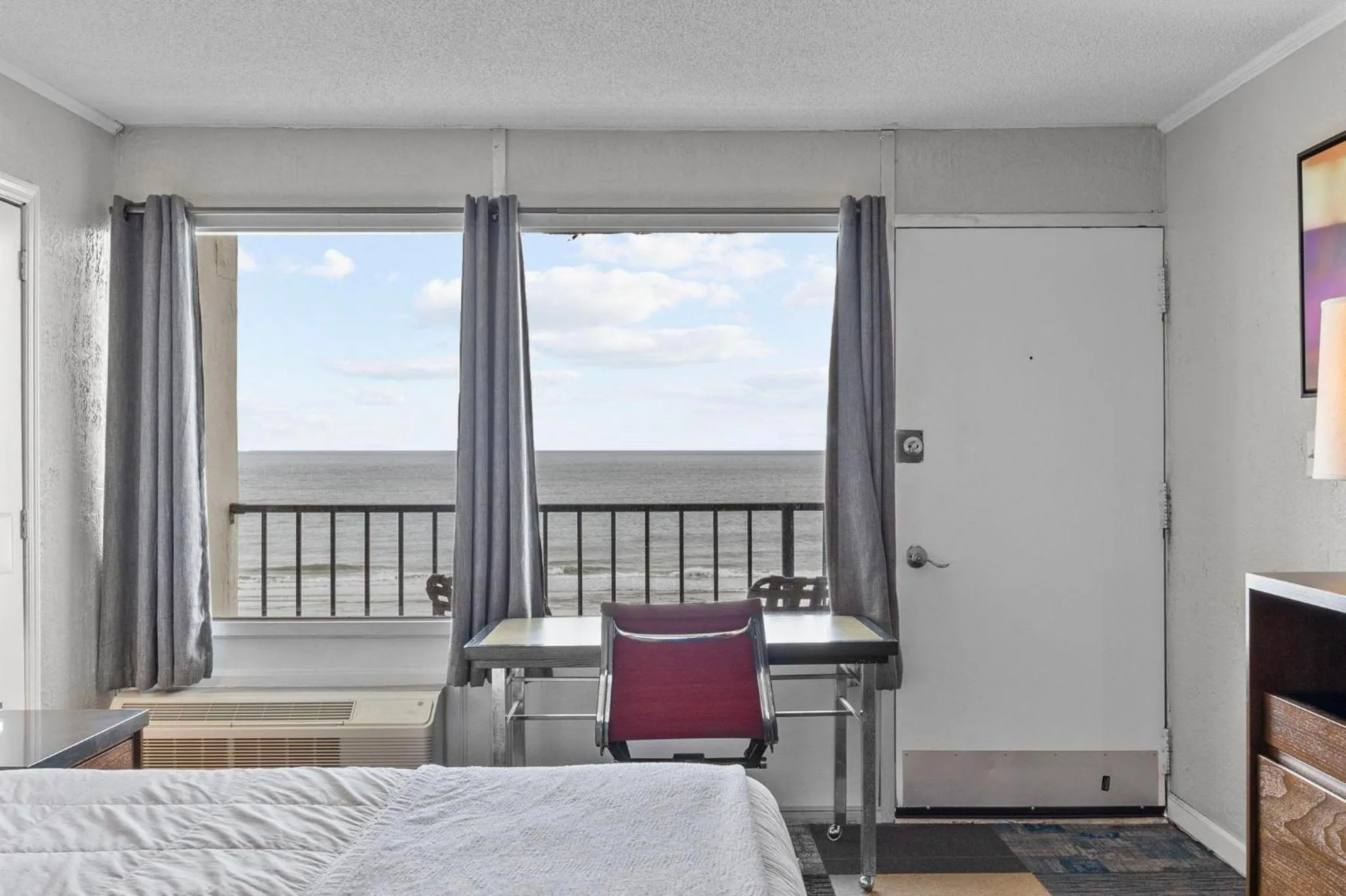 View (from property/room), Bed in Oasis Hotel