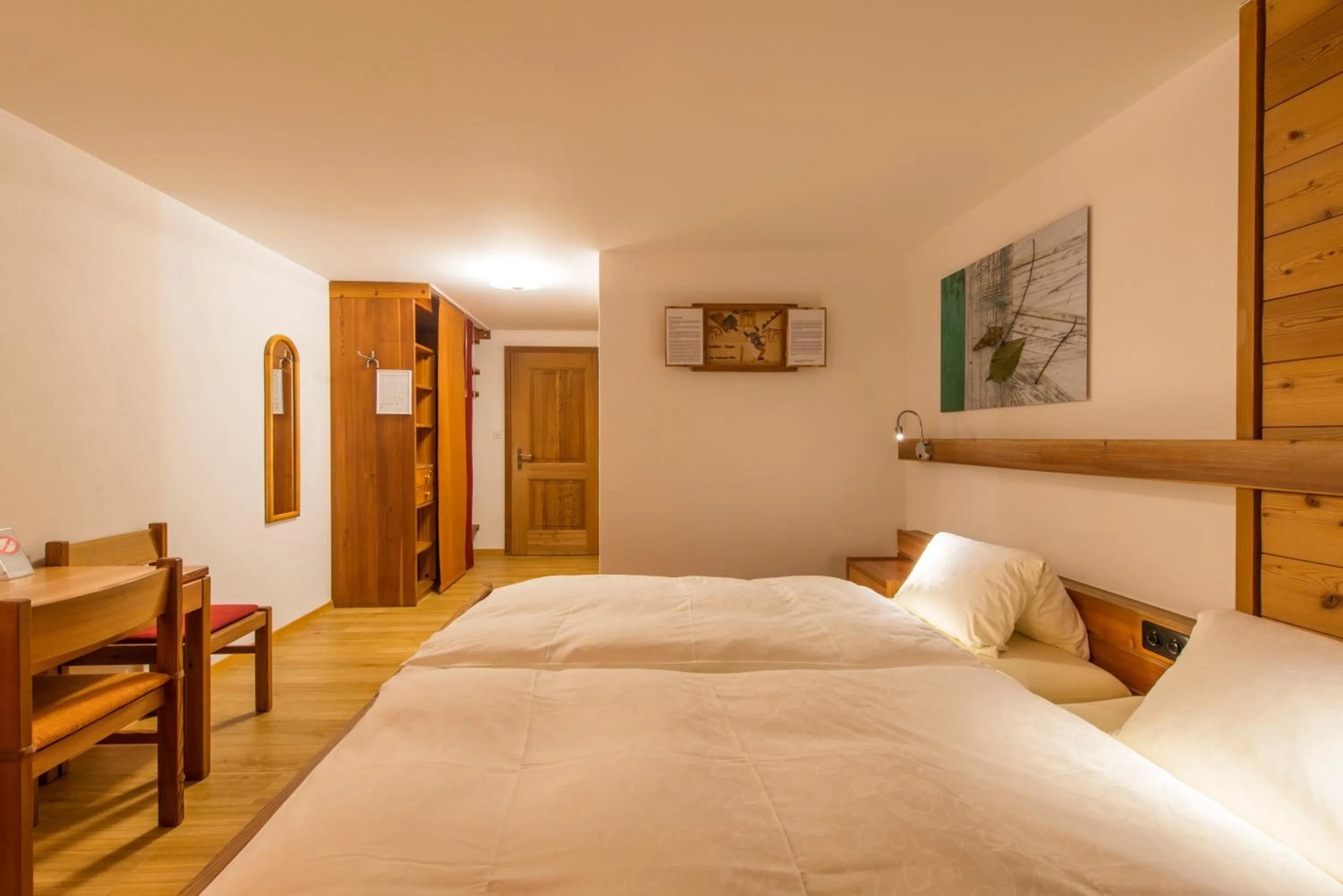 Photo of the whole room, Bed in Hotel Glocke