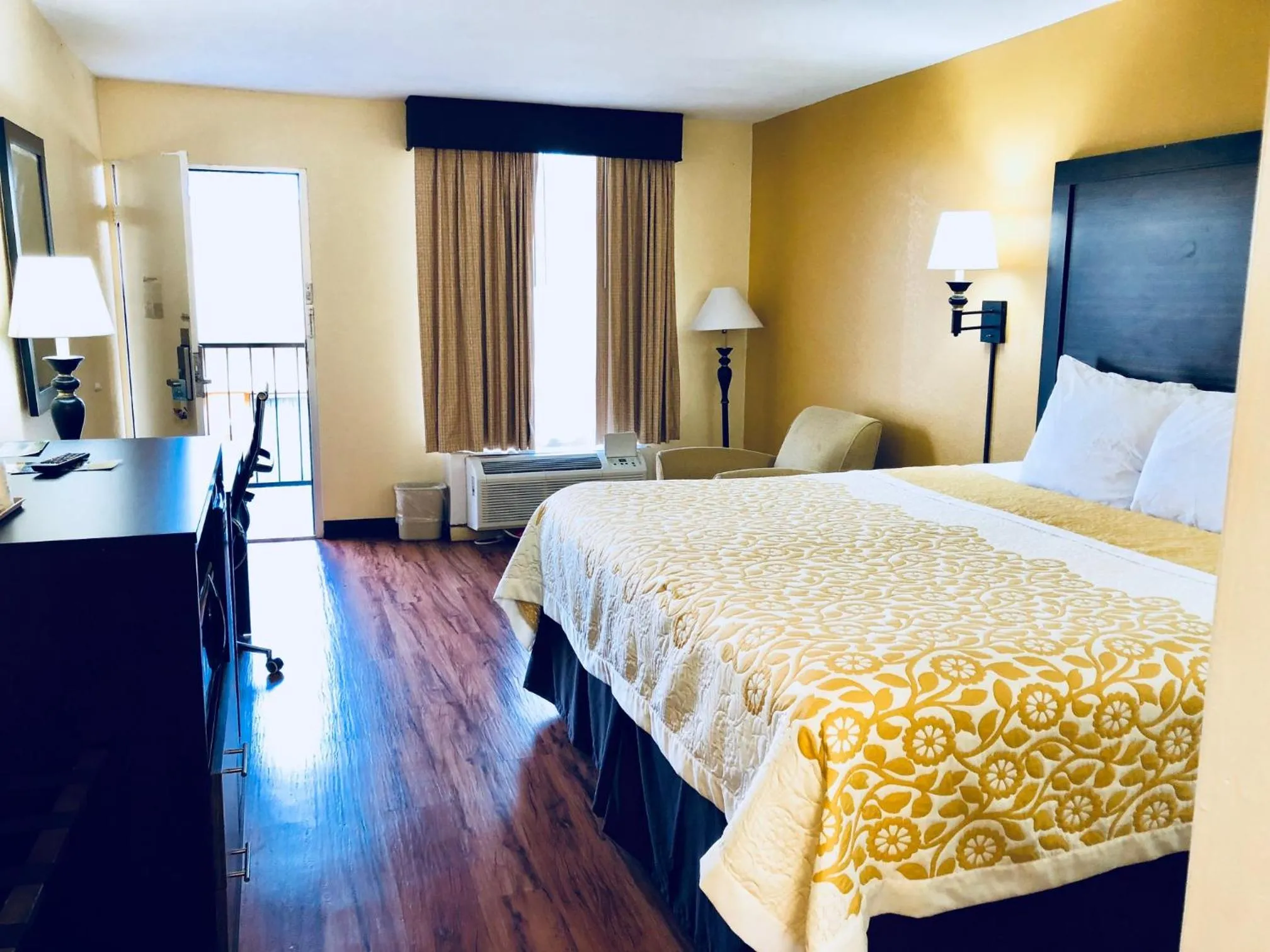 Bed in Days Inn by Wyndham Madison