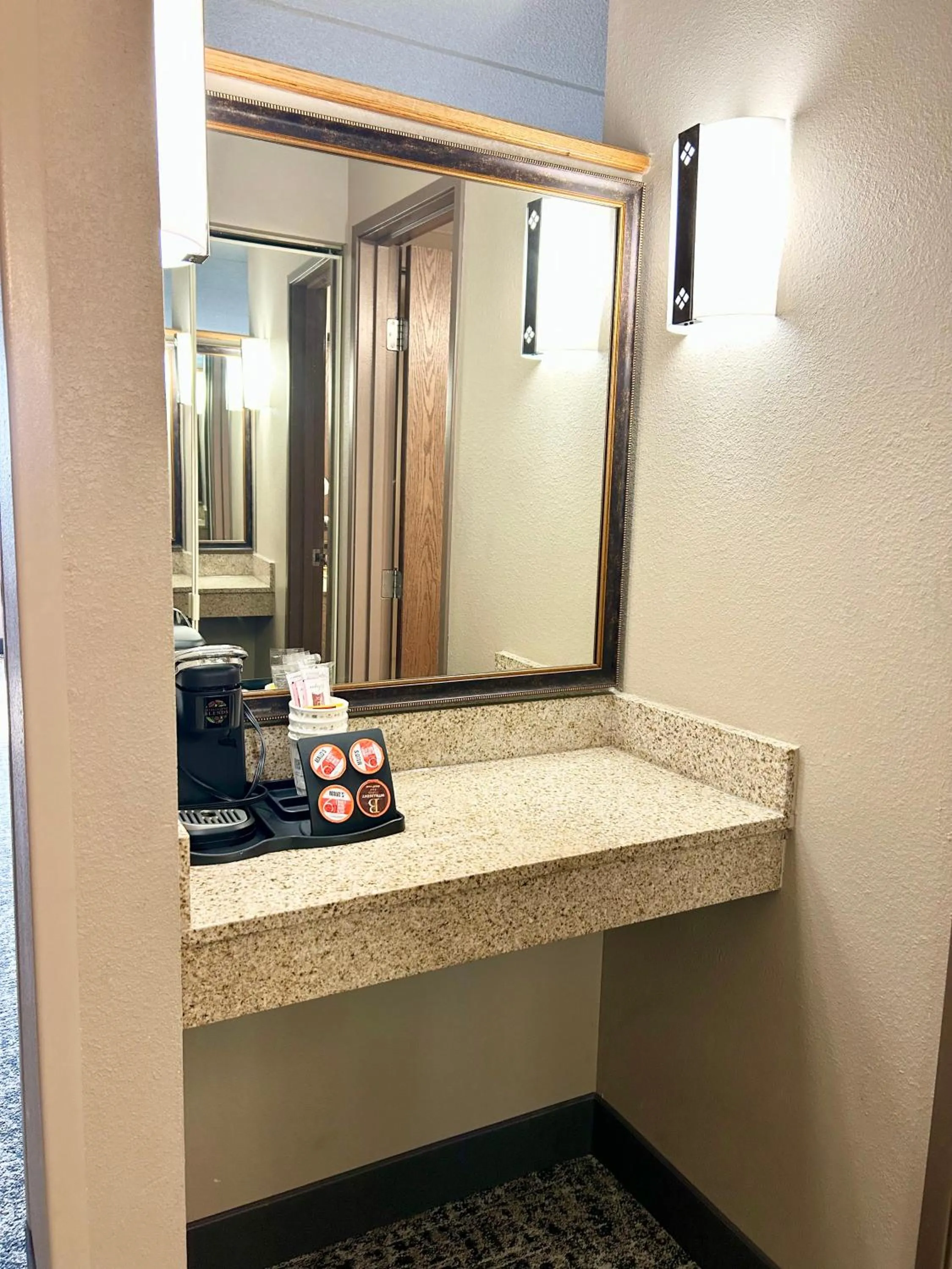 Coffee/tea facilities in Best Western Plus Kelly Inn