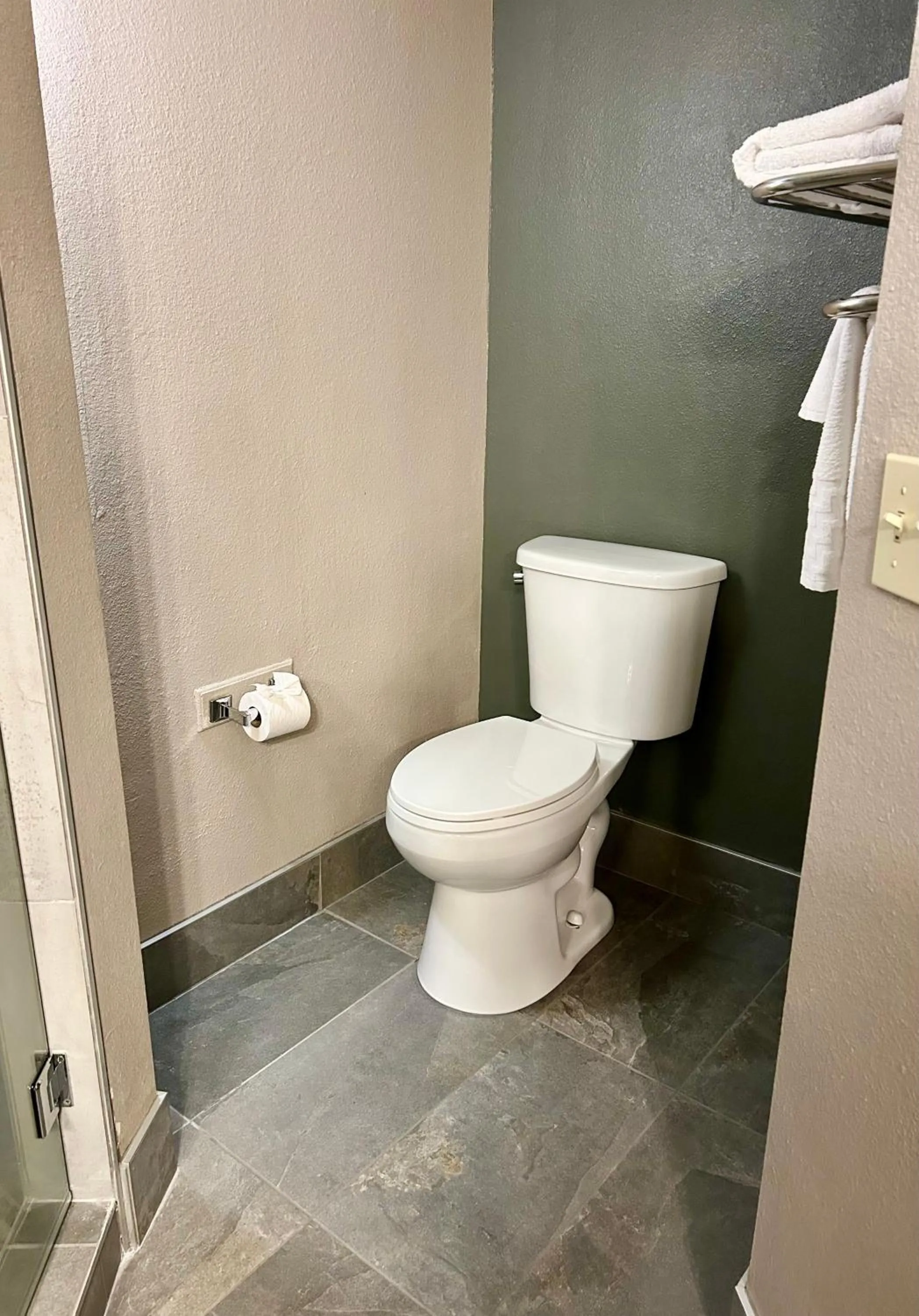 Toilet in Best Western Plus Kelly Inn