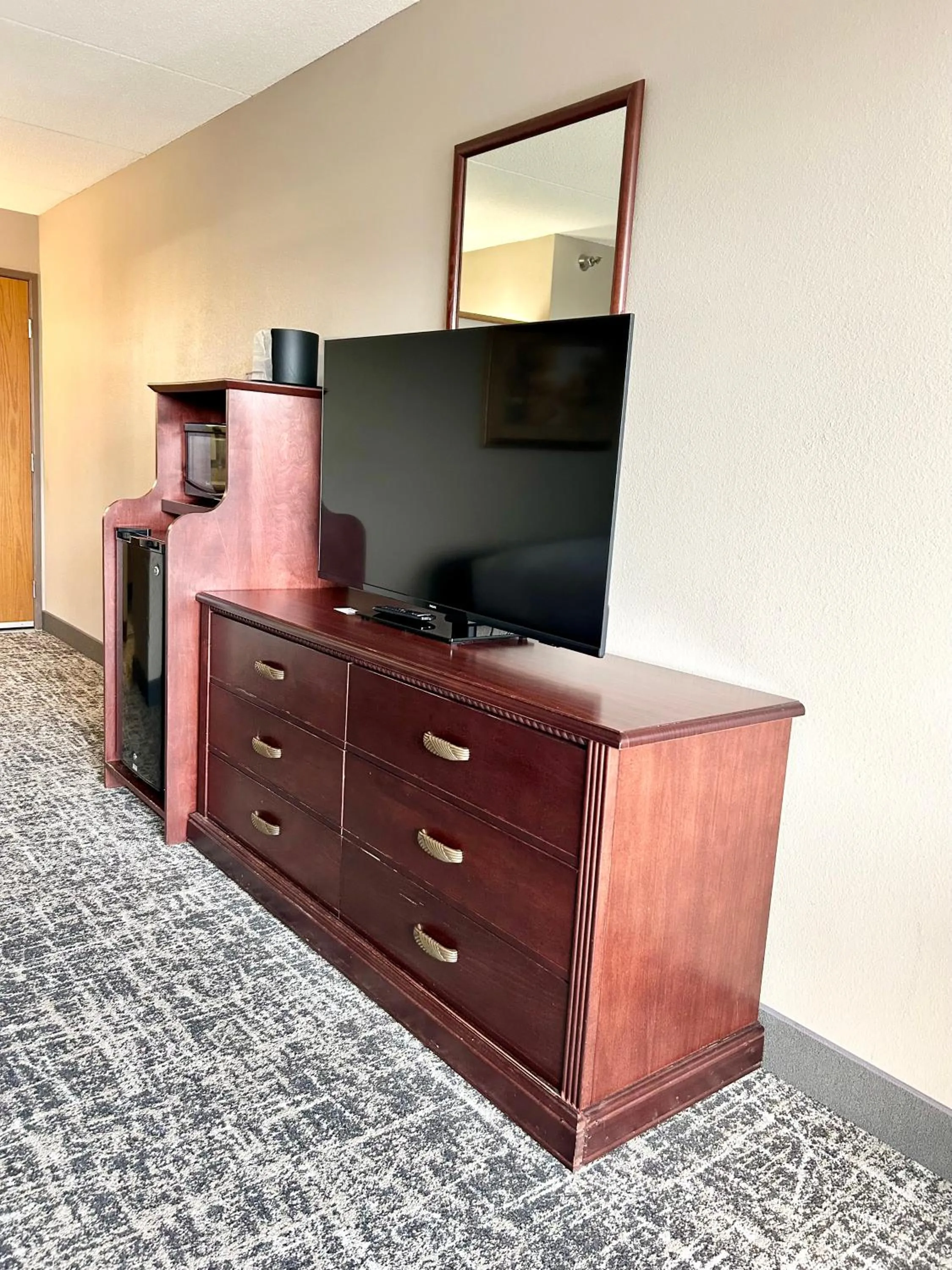 TV and multimedia in Best Western Plus Kelly Inn