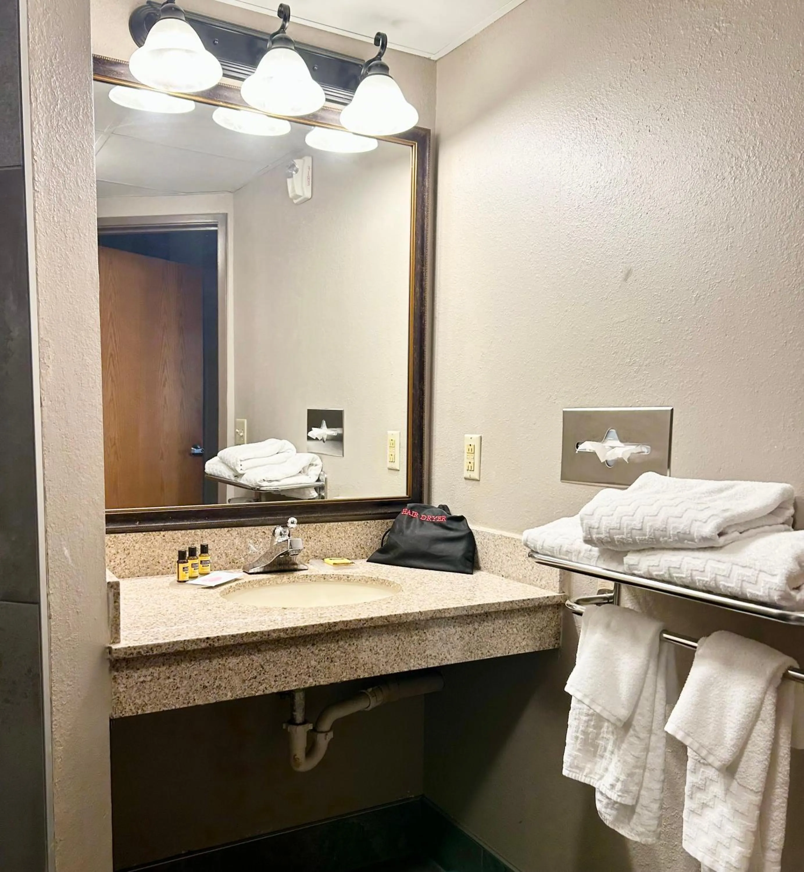 Bathroom, Bed in Best Western Plus Kelly Inn