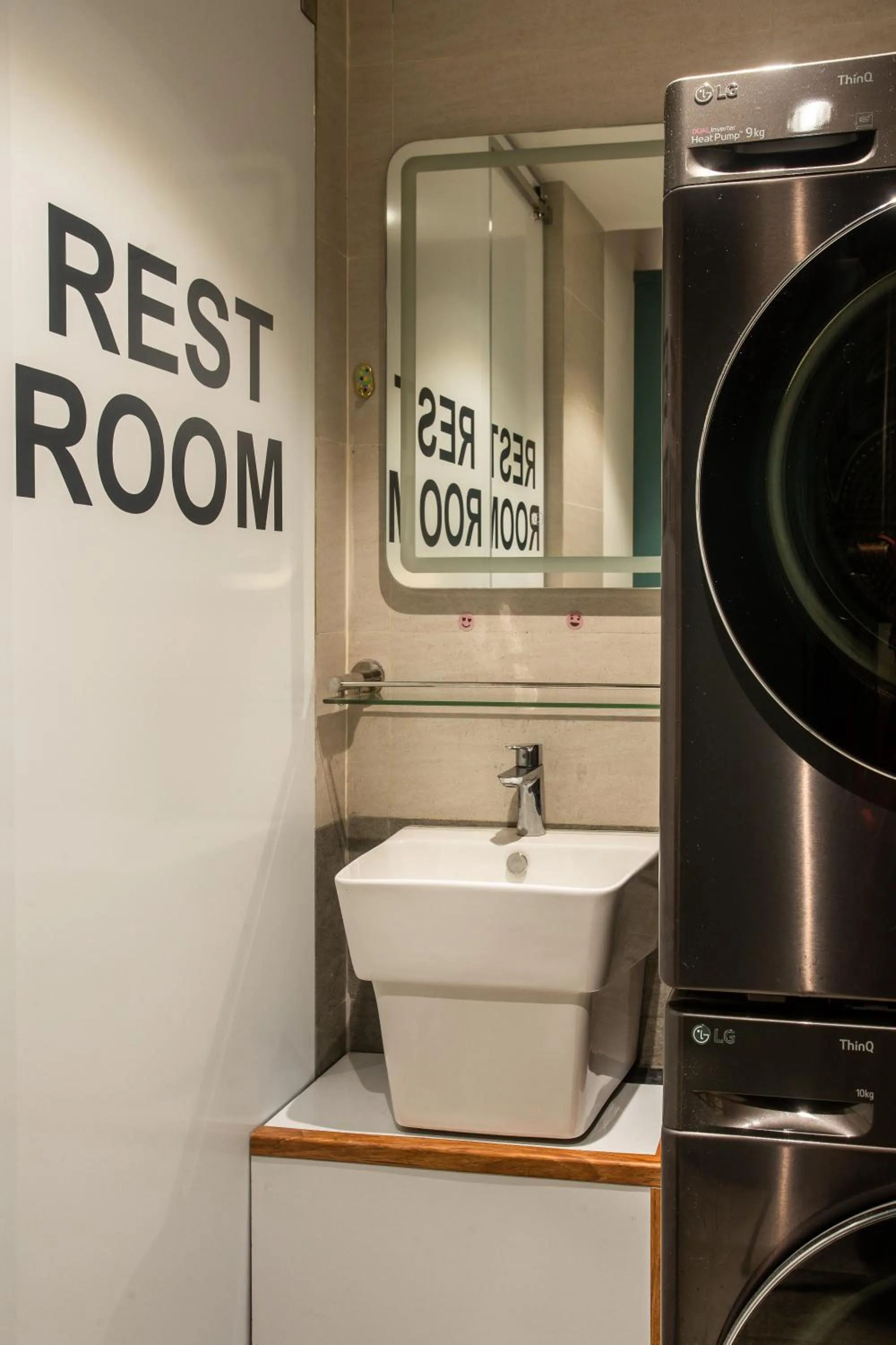 washing machine in Lanha Hotel - Homestay