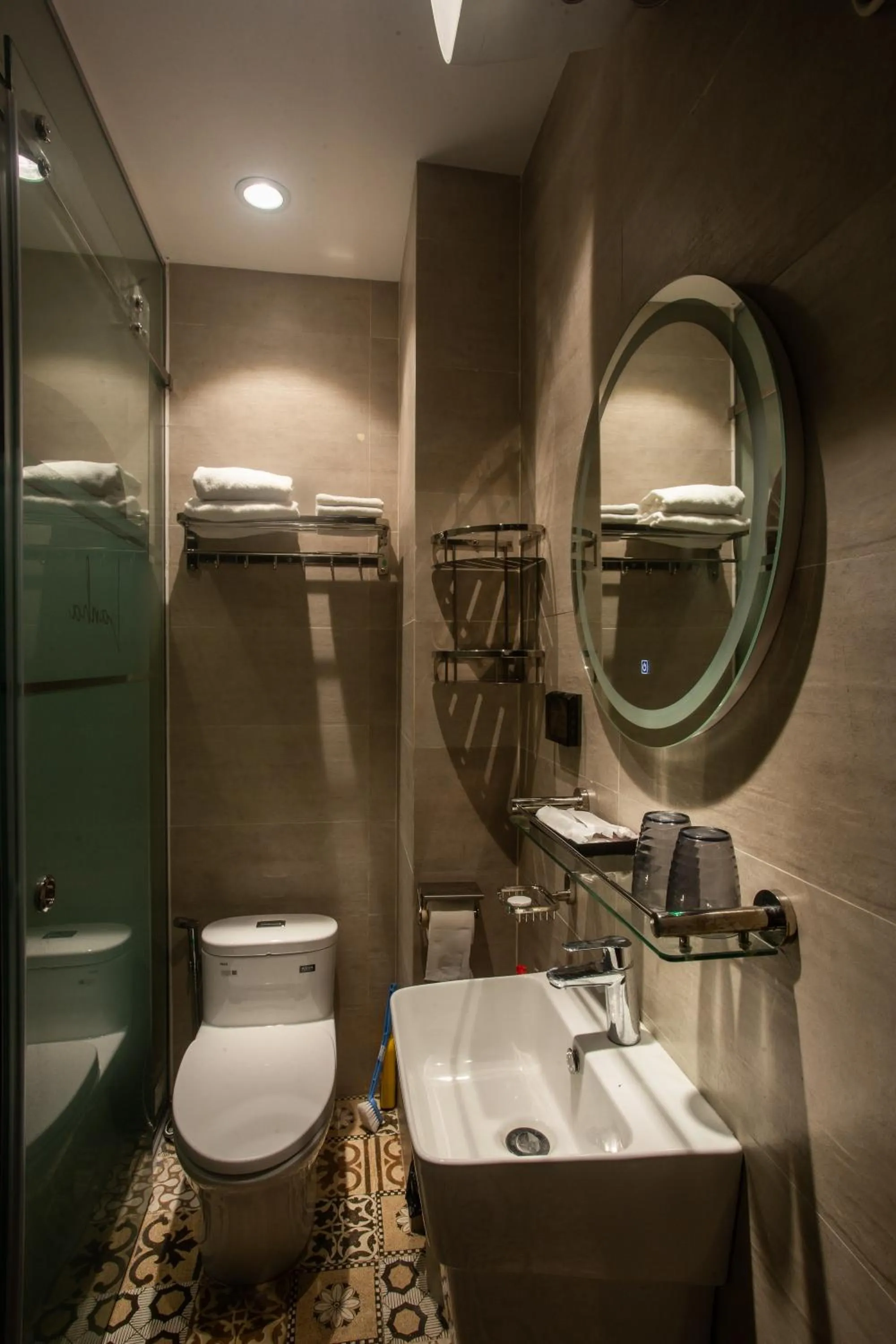 Toilet in Lanha Hotel - Homestay