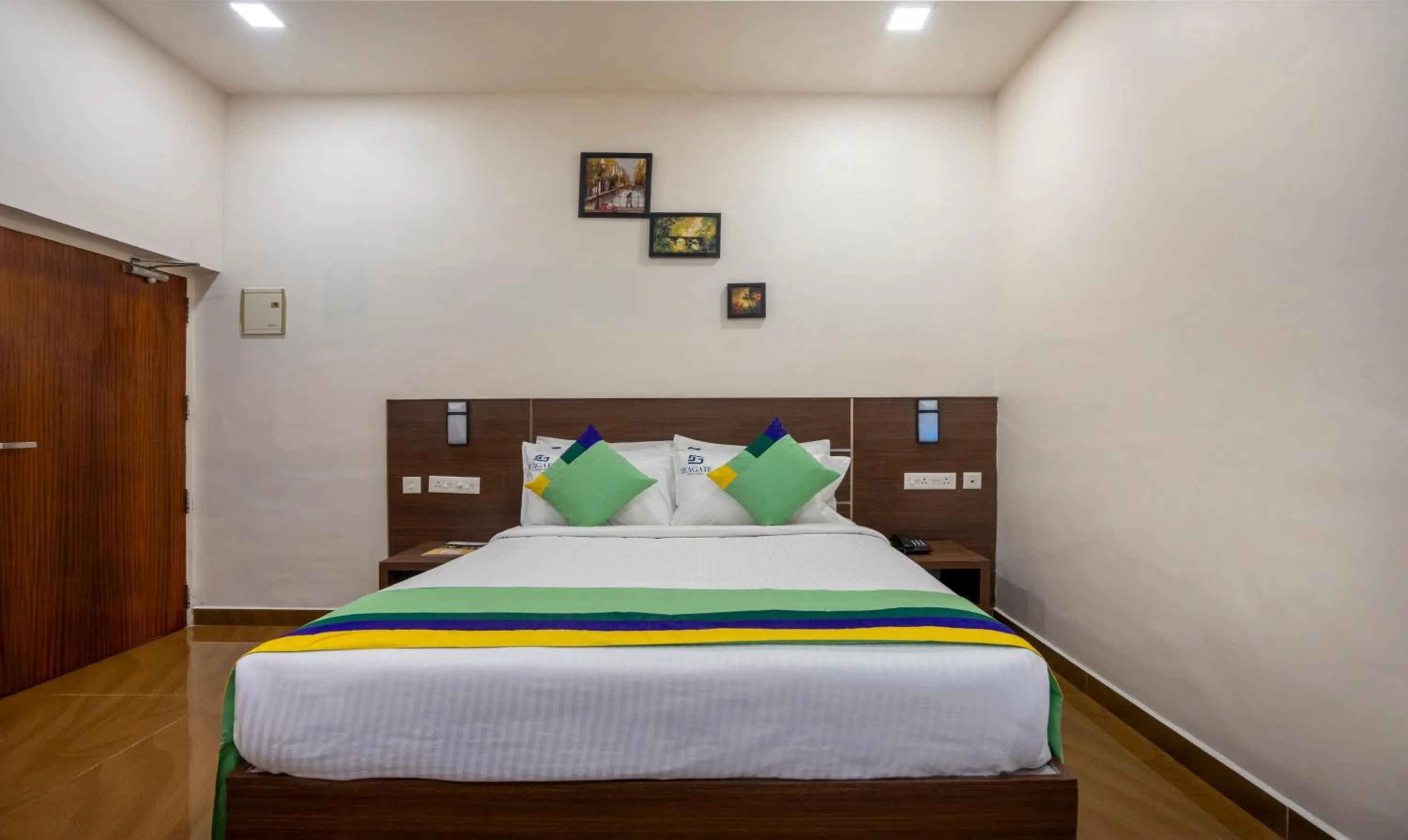 Bedroom, Bed in Treebo Seagate