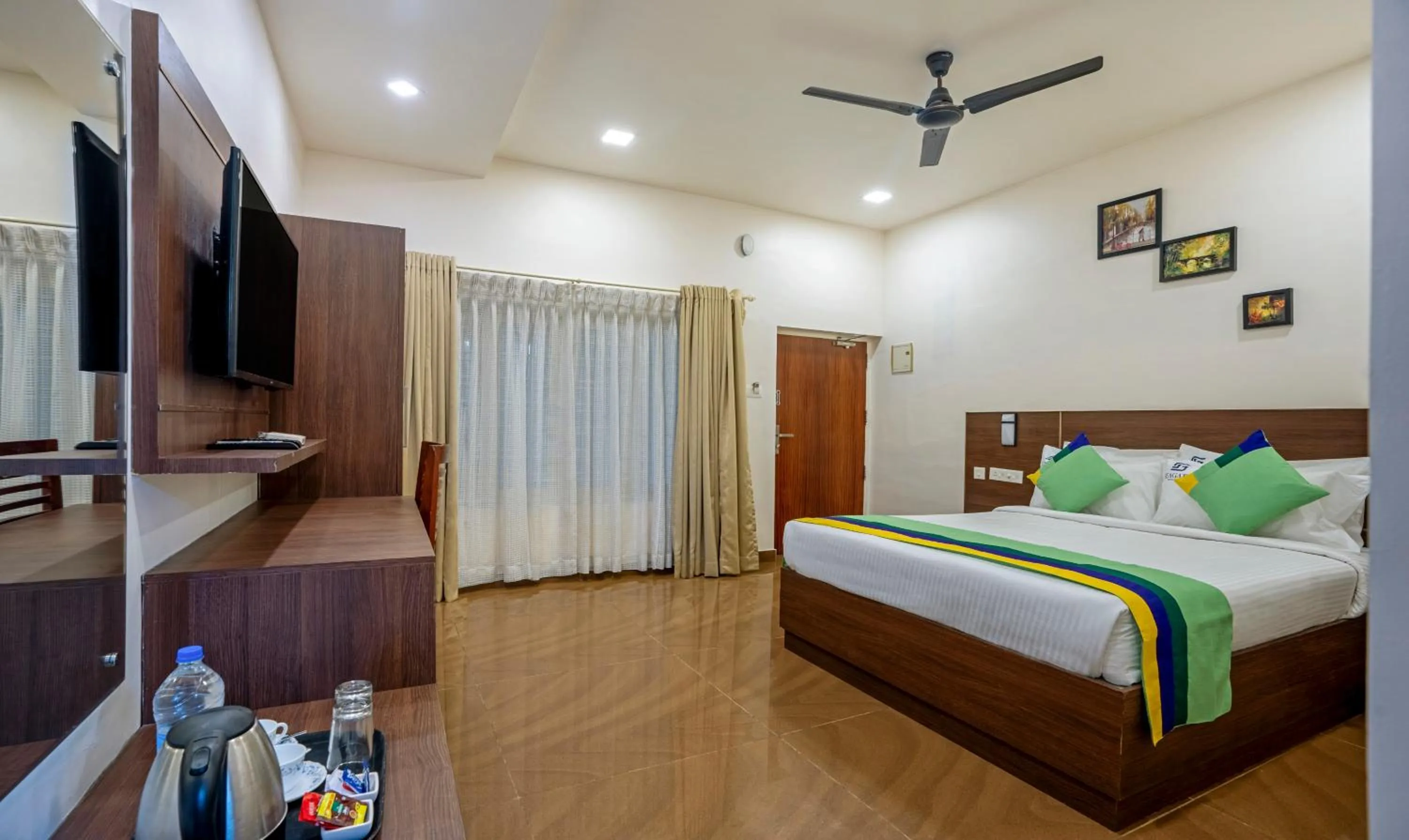 Bedroom, Bed in Treebo Seagate