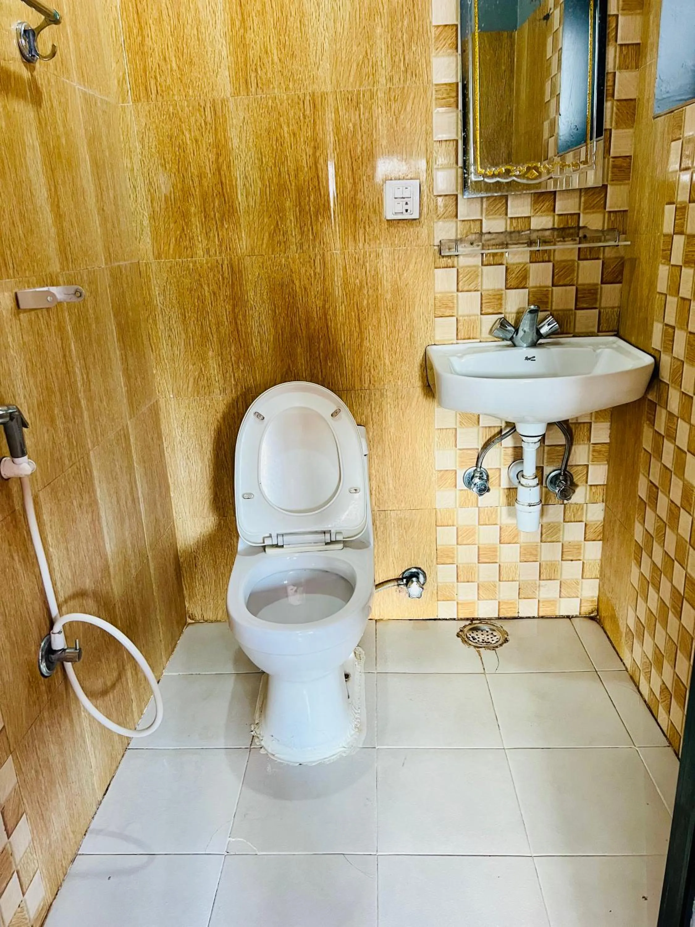 Shower in Hotel Donosti Pokhara