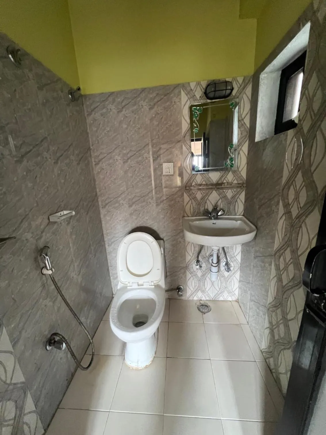 Shower in Hotel Donosti Pokhara