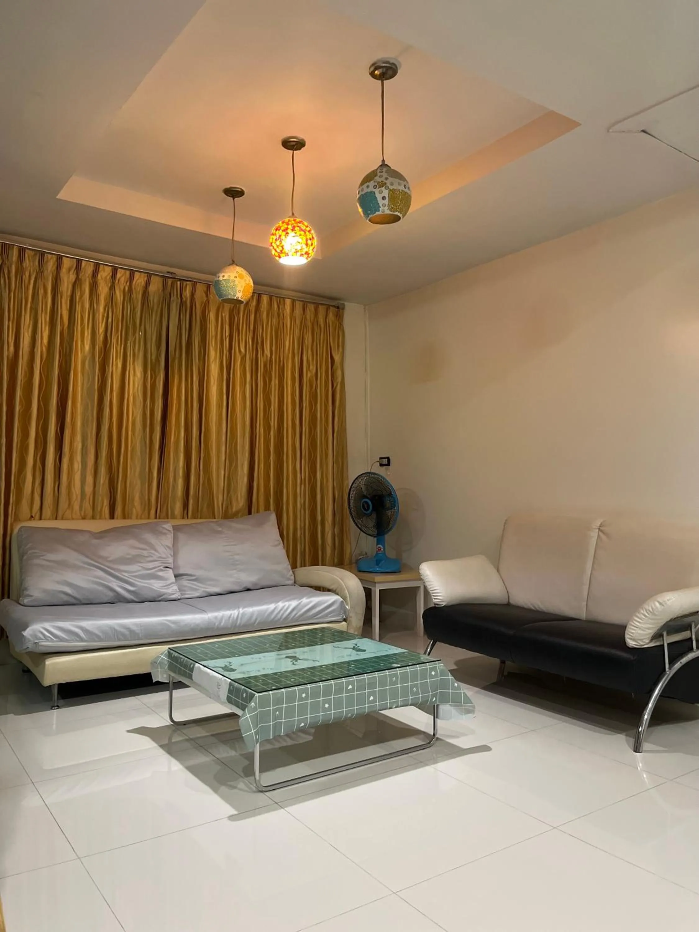 Living room, Bed in บ้านพักสิริ มุกดาหาร (Baan Siri Mukdahan)