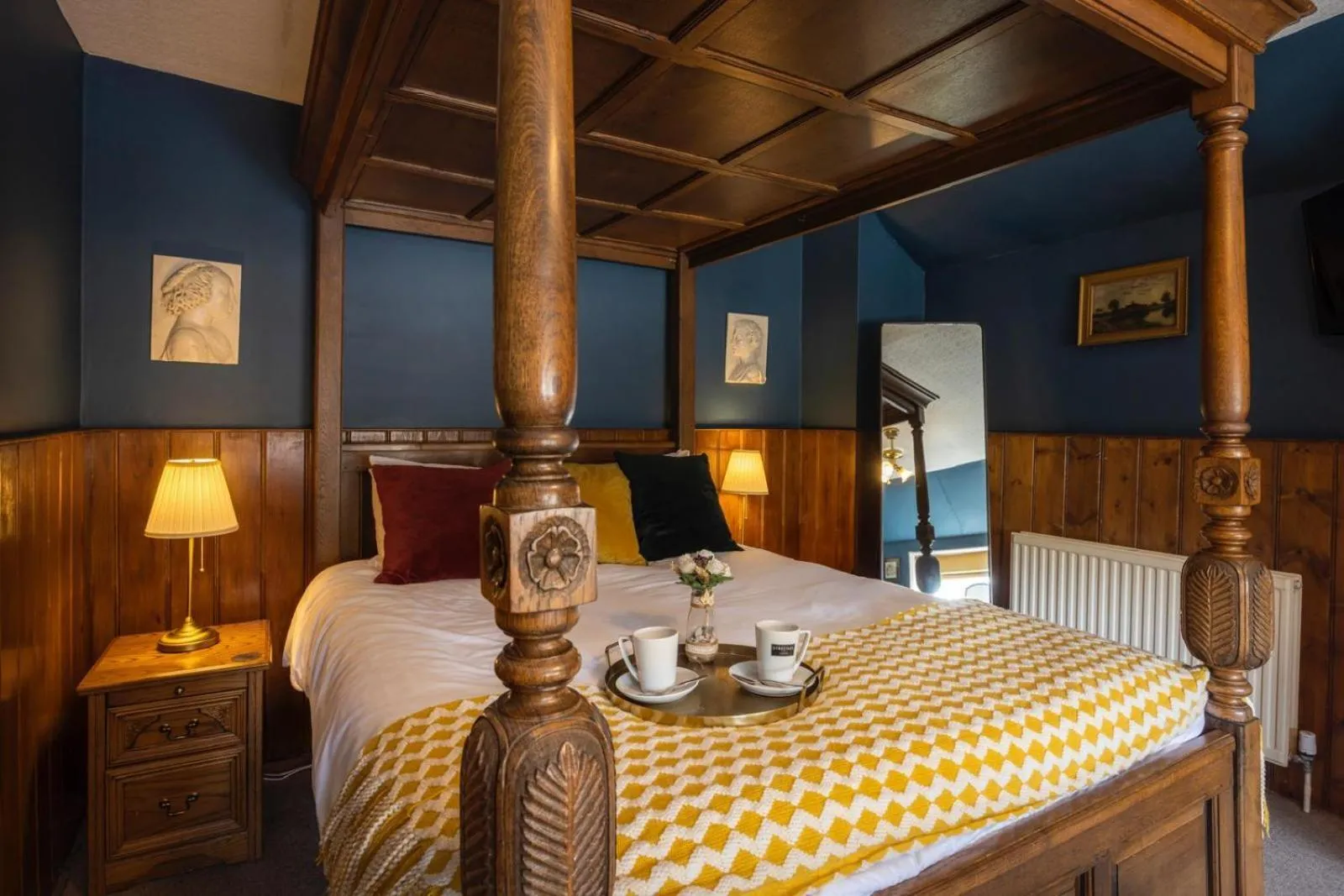 Bedroom in The Swan Inn