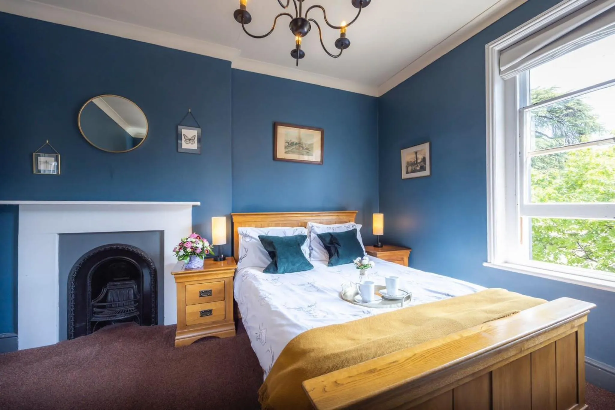 Bedroom in The Swan Inn