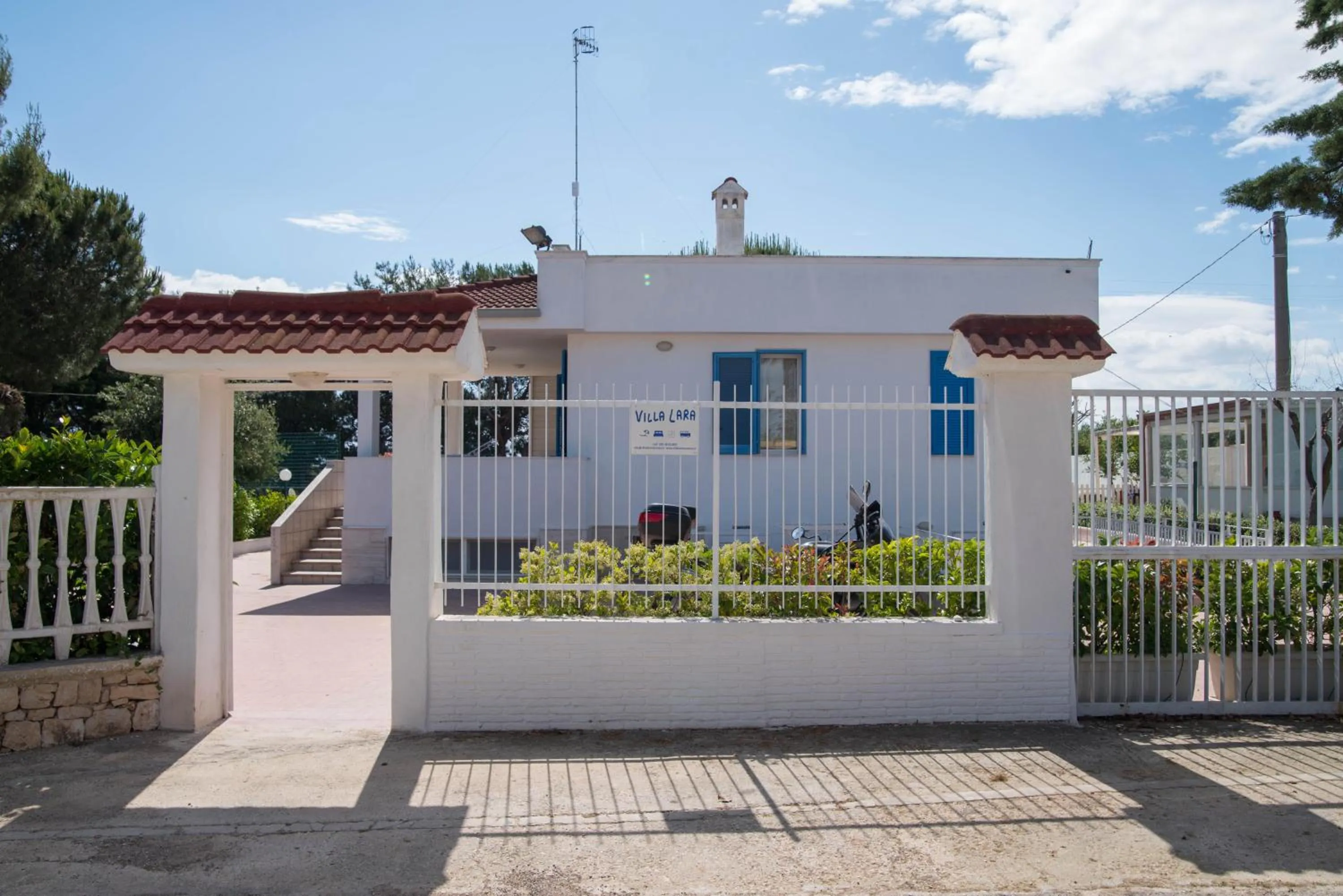 Property building in Villa Lara