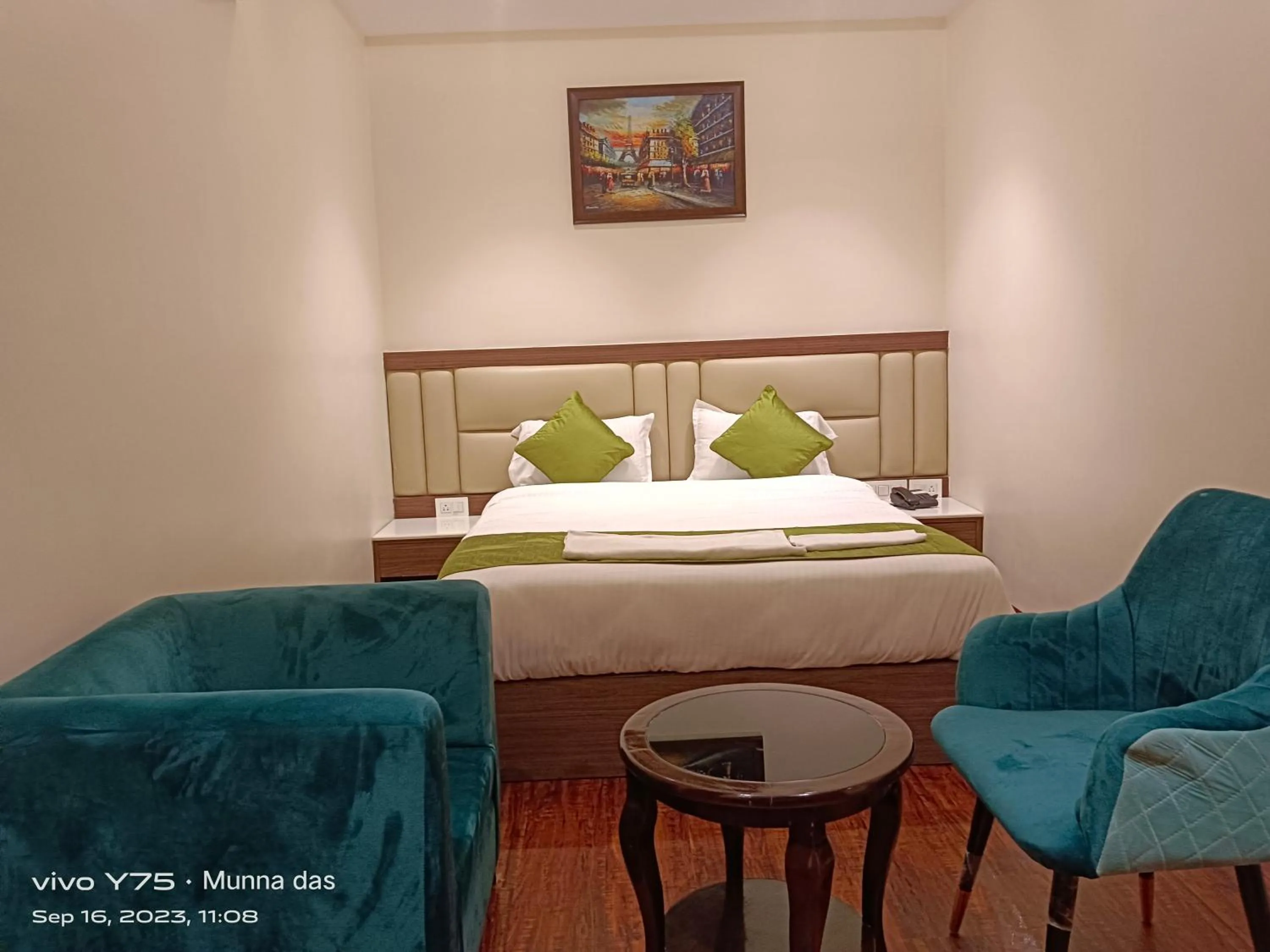 Photo of the whole room, Bed in The Pride