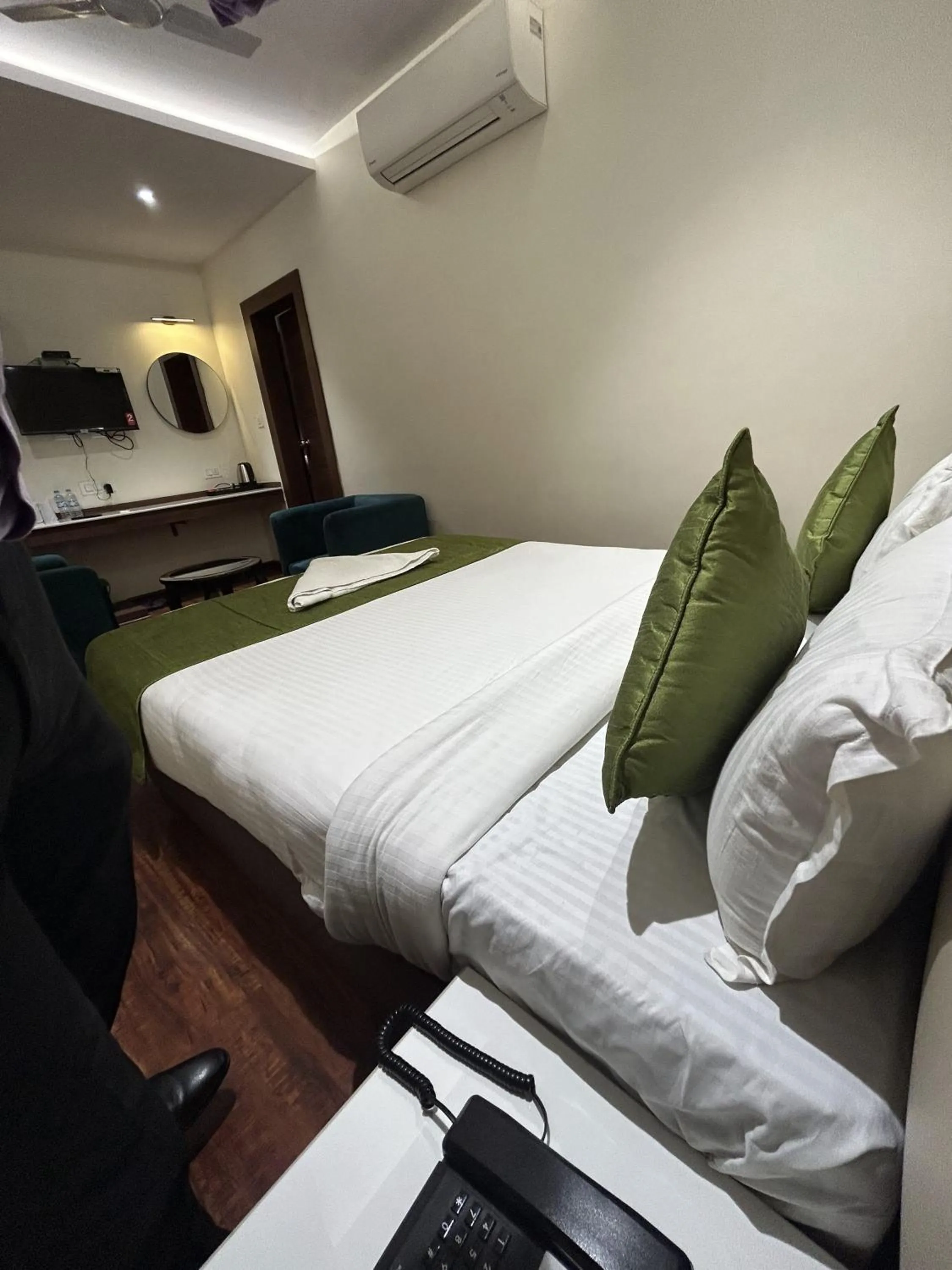 Communal lounge/ TV room, Bed in The Pride